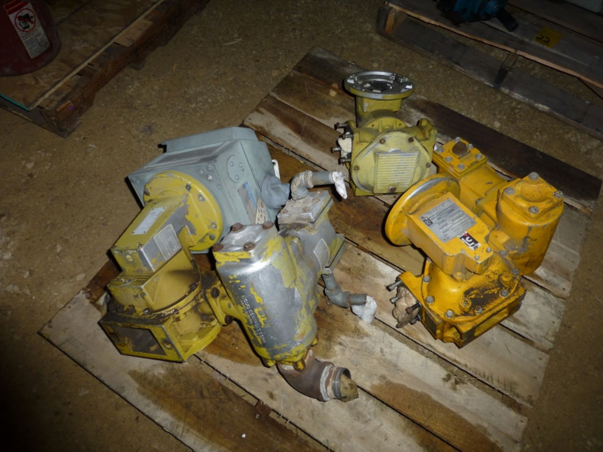 Hydraulic pumps, all to go - Image 2 of 5