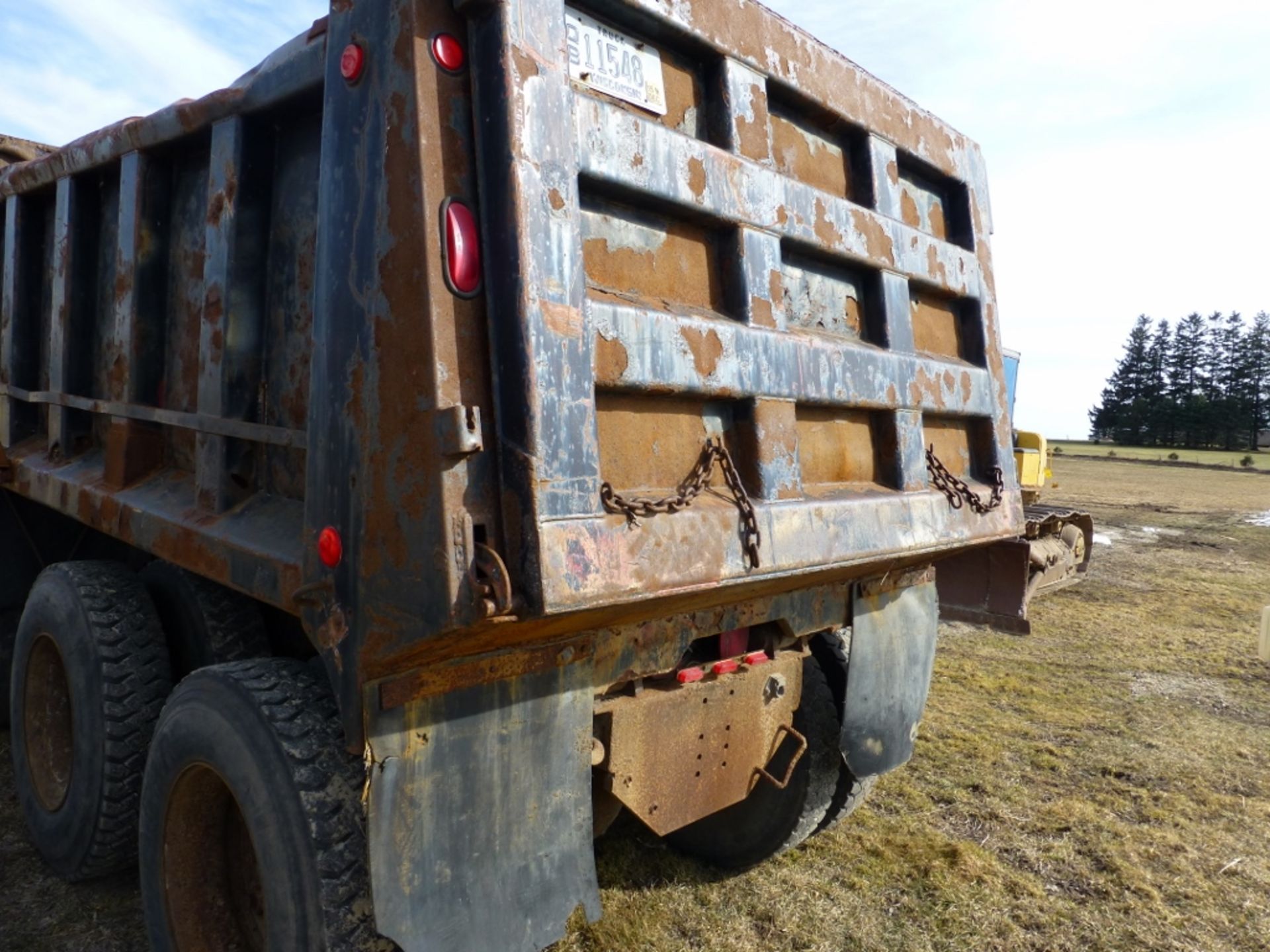 1992 Ford L9000 dump truck - Image 17 of 28