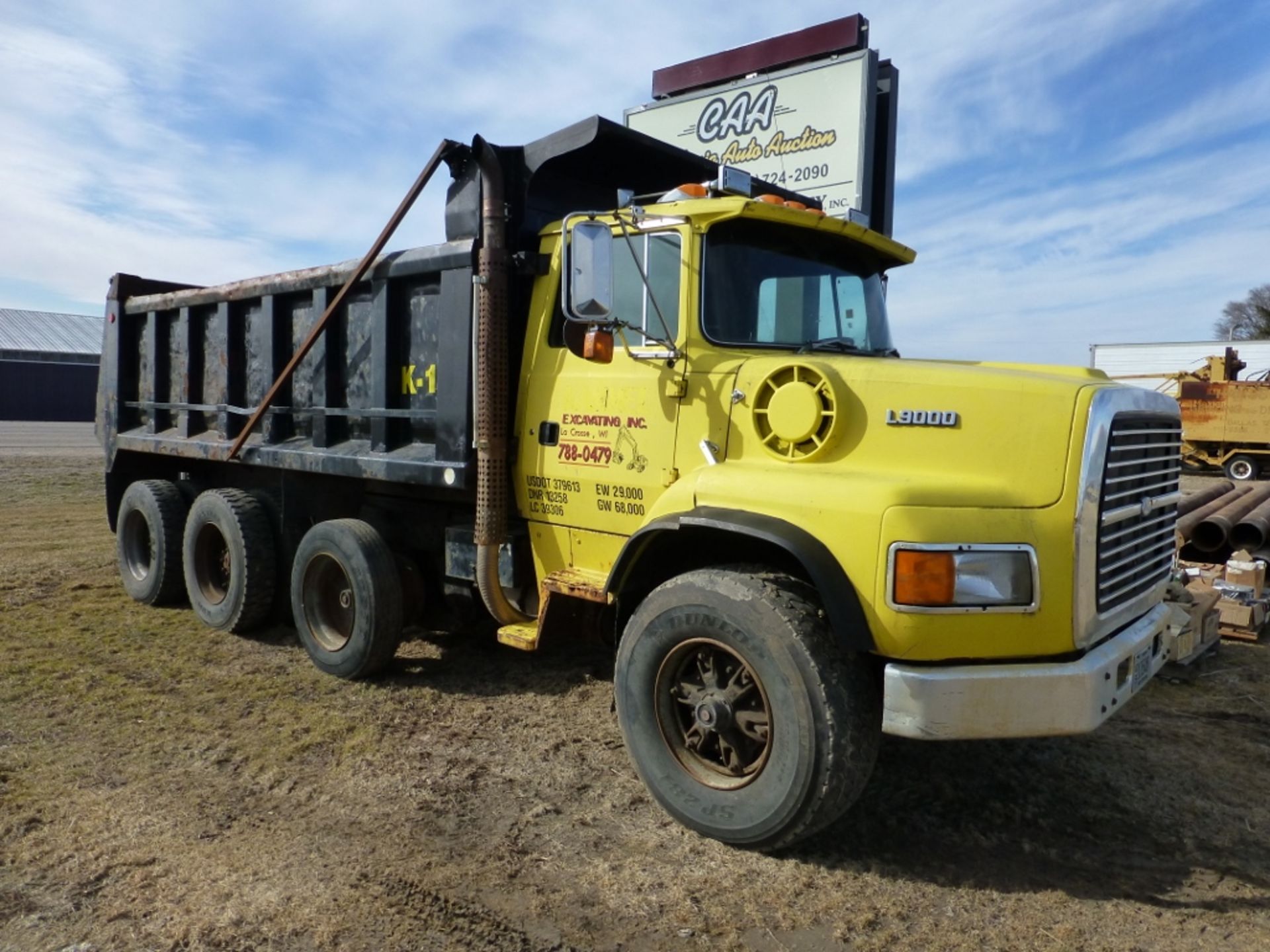 1992 Ford L9000 dump truck - Image 3 of 28