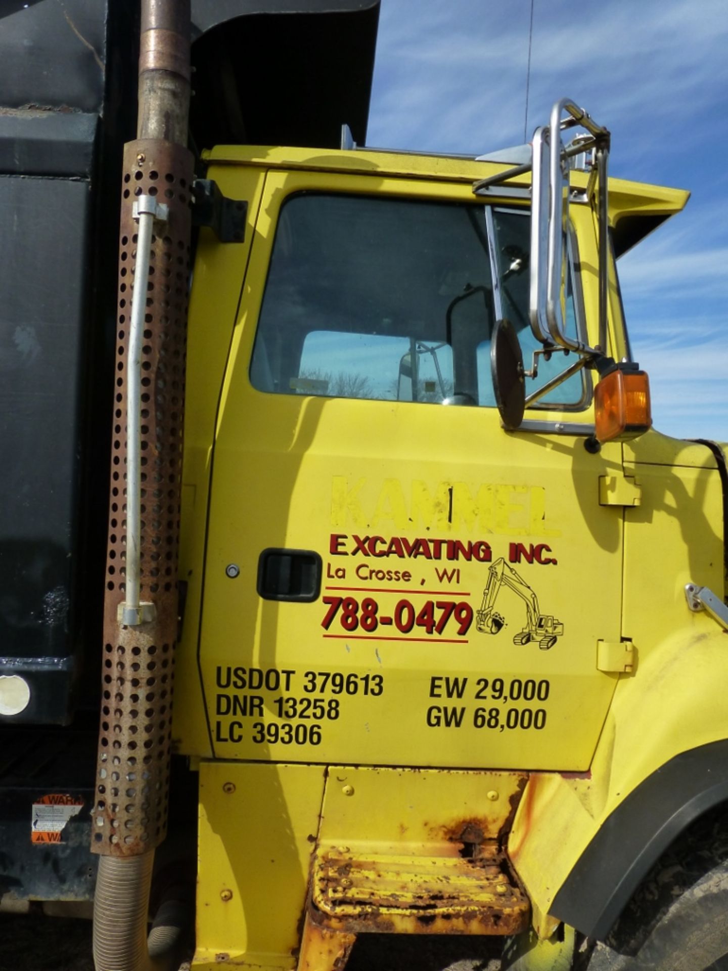 1992 Ford L9000 dump truck - Image 4 of 28