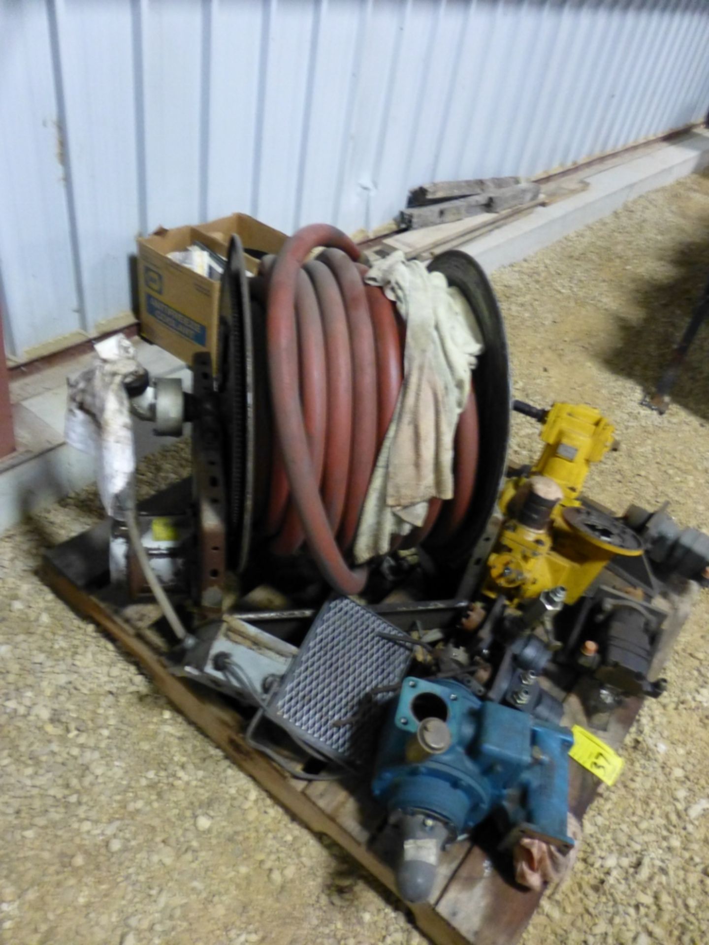 Large reel and hose - Image 2 of 3