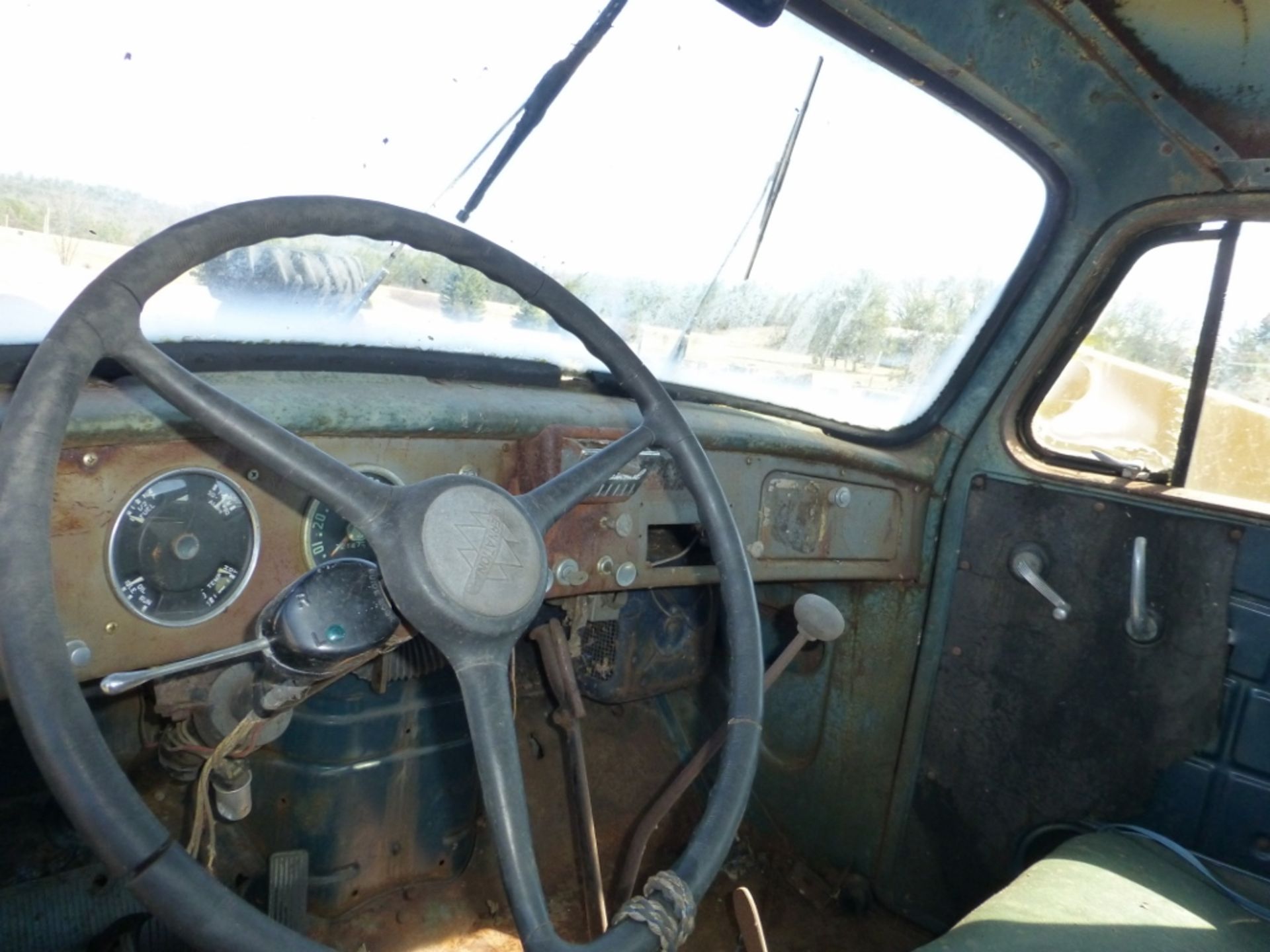 1950 IH L150 Cab and Chassi - Image 10 of 10