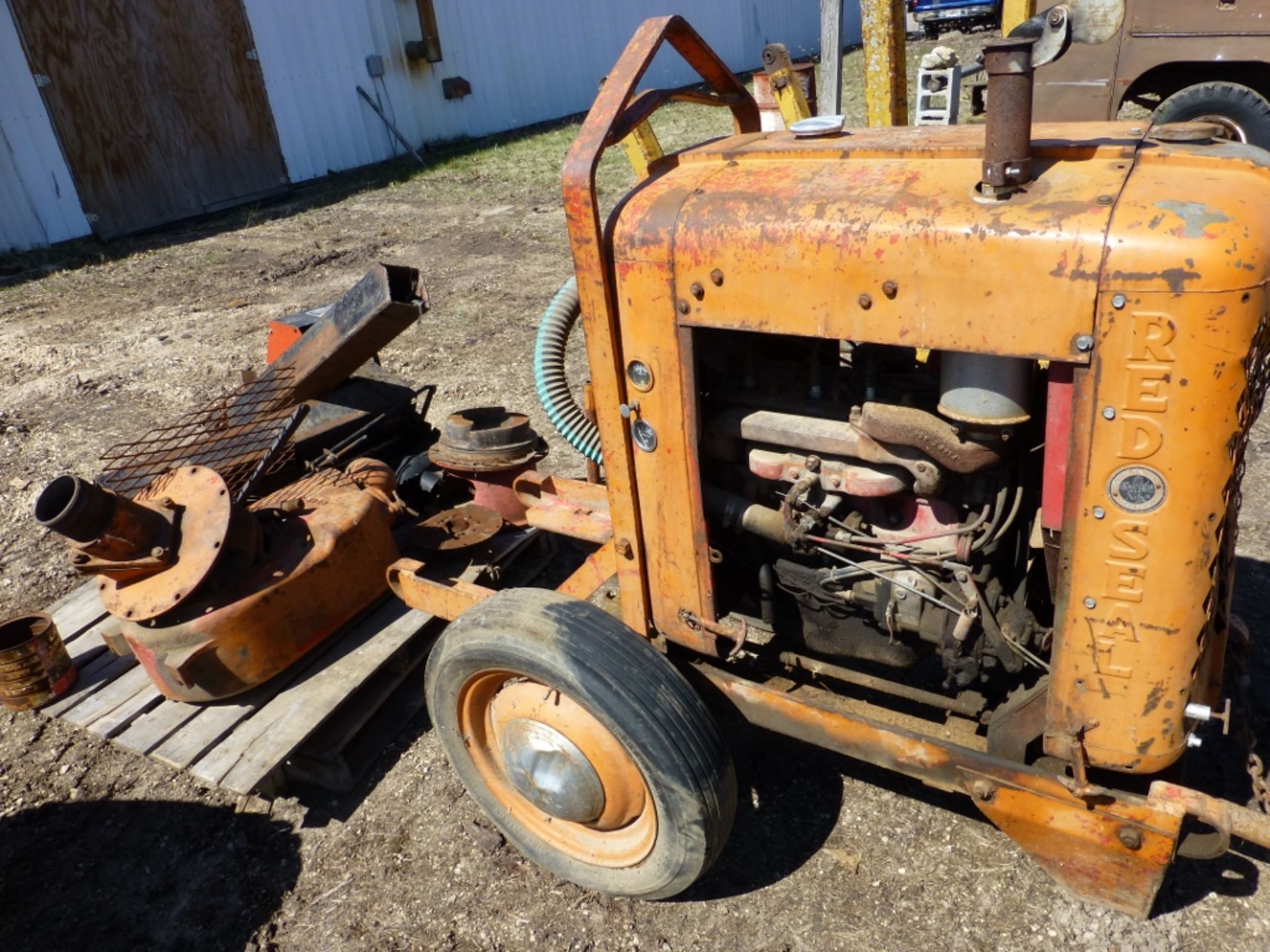 Continental Red Seal industrial engine, 4 cyl gas, w/ water pump parts - Image 3 of 5