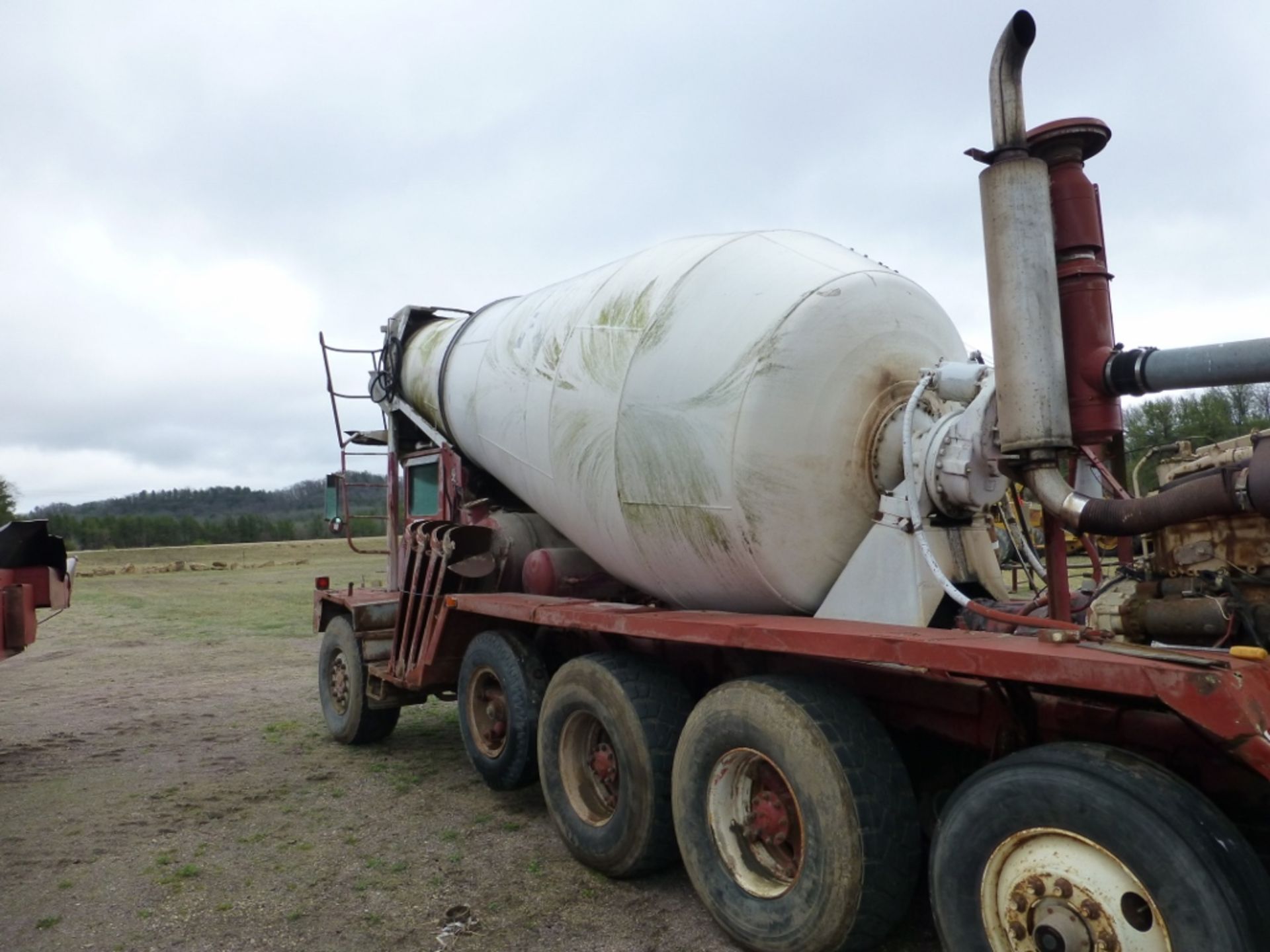 Advance front-discharge ready-mix truck, auto transmission, Cummins dsl, dual lift axles - Image 28 of 40