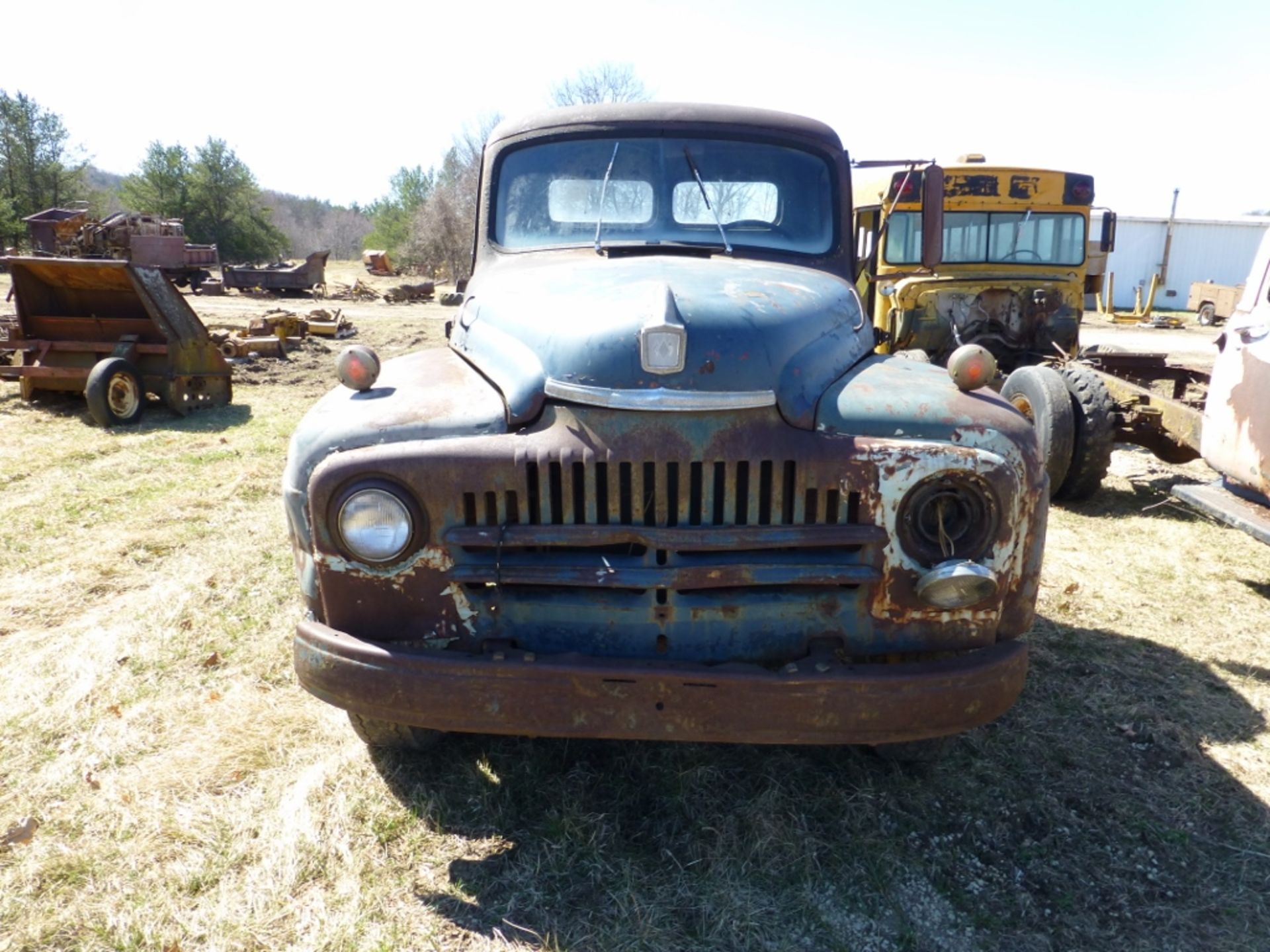 1950 IH L150 Cab and Chassi - Image 7 of 10