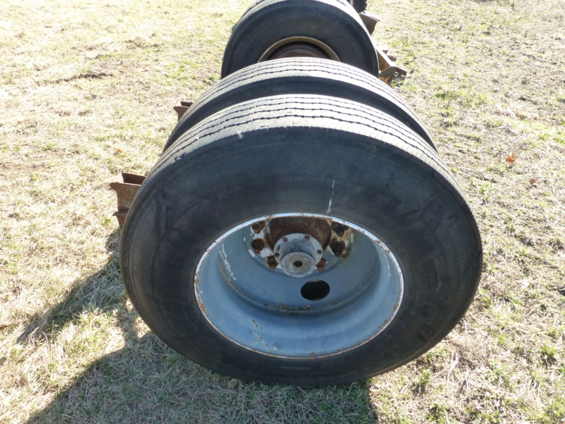 heavy duty axle w tires and wheels - Image 3 of 5