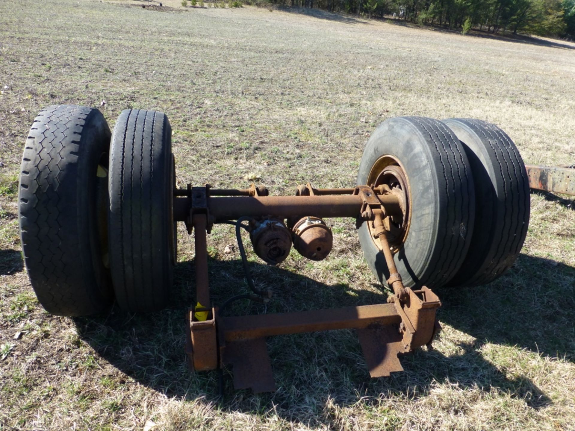 heavy duty axle w tires and wheels