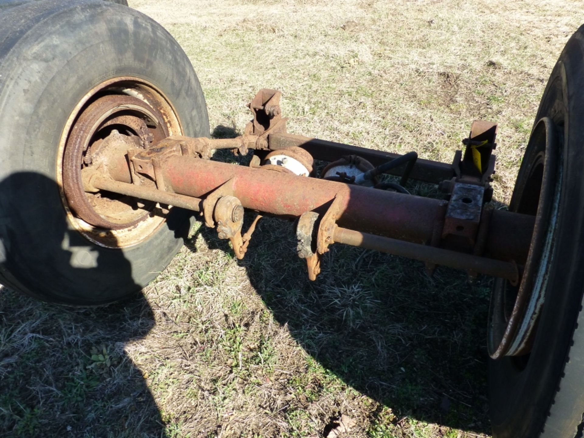 heavy duty axle w tires and wheels - Image 5 of 5