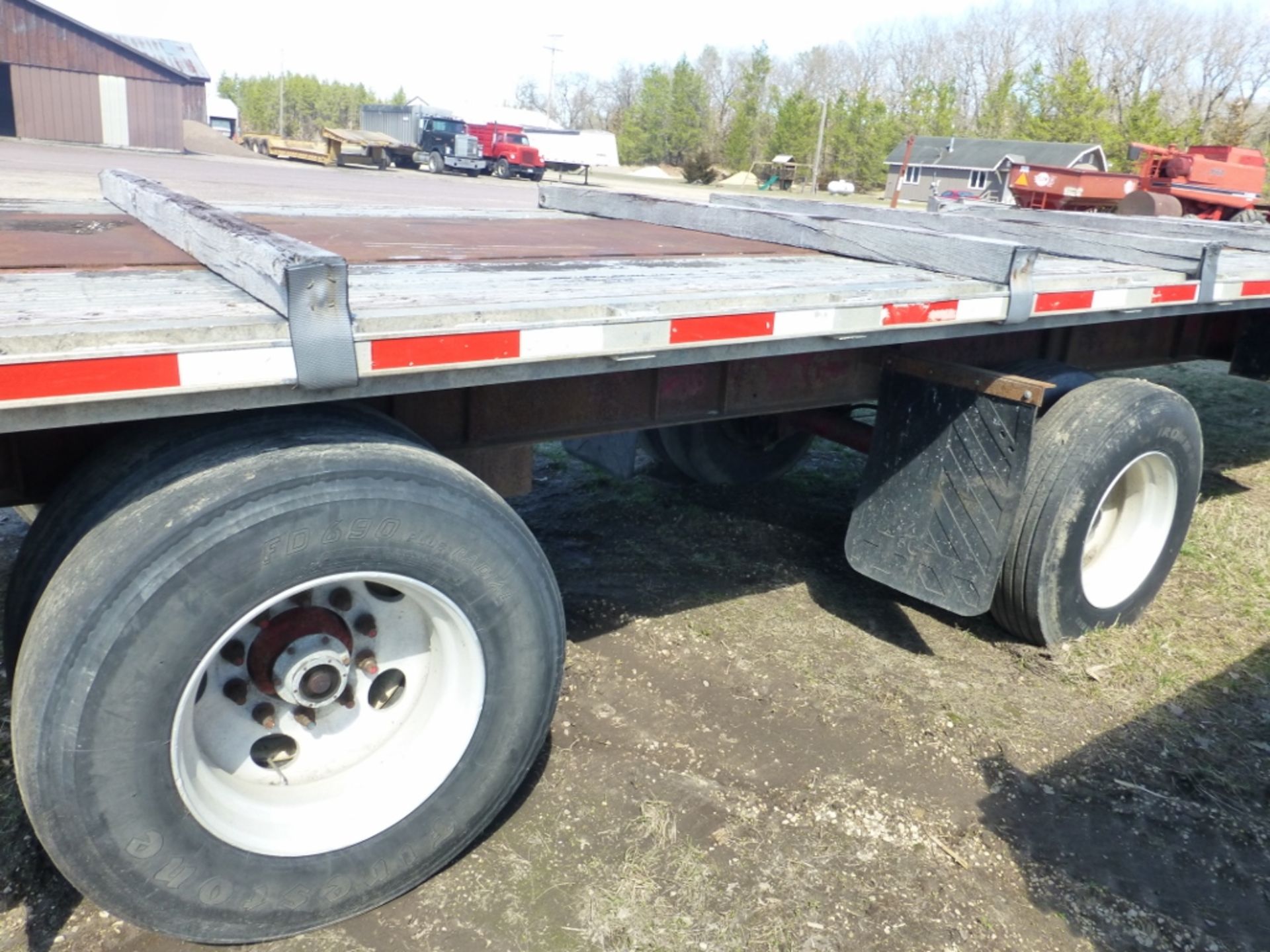 2000 transcraft 48’ flat, steel-aluminum combo, spread axle. - Image 8 of 10