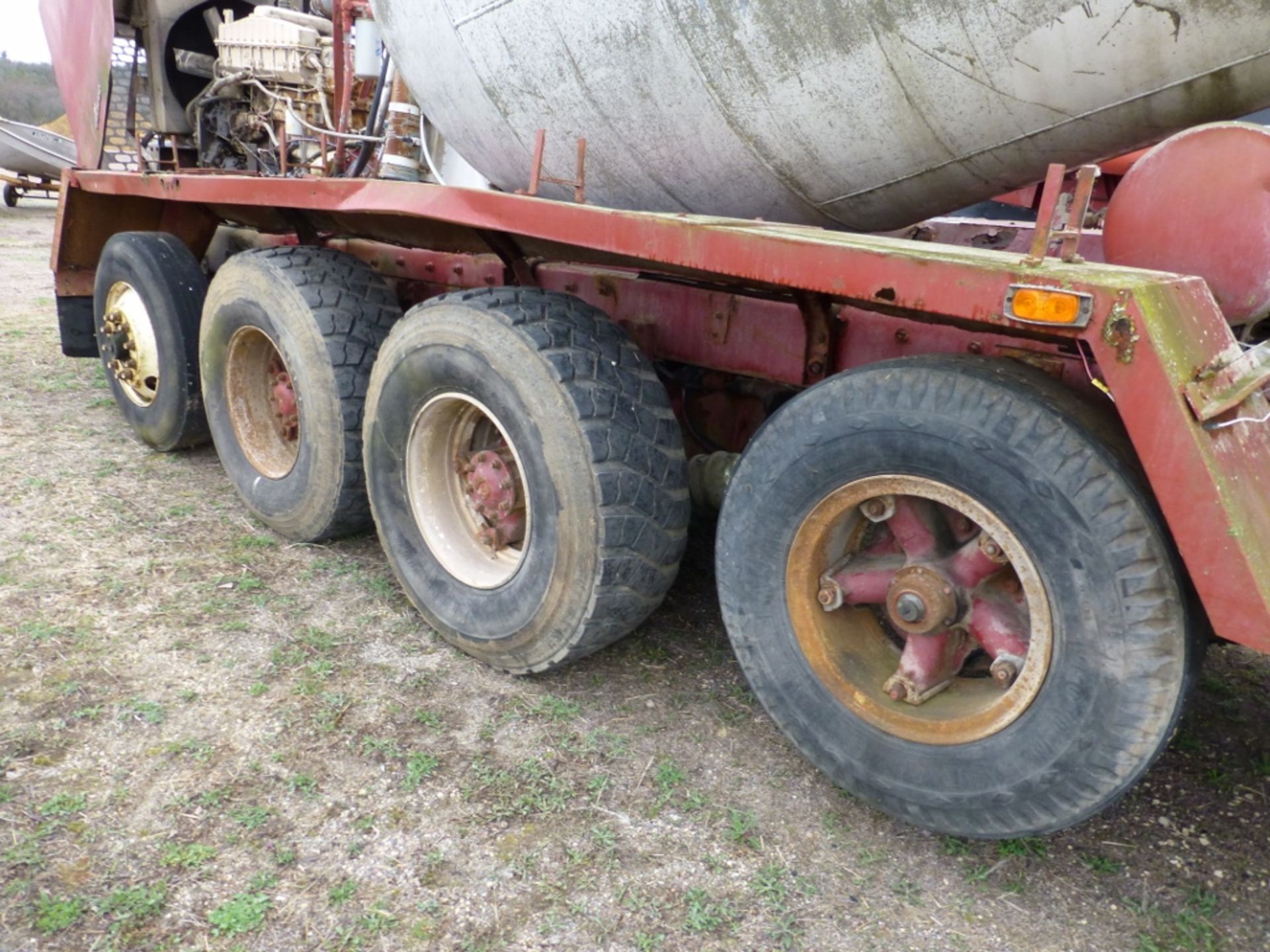 Advance front-discharge ready-mix truck, auto transmission, Cummins dsl, dual lift axles - Image 24 of 40