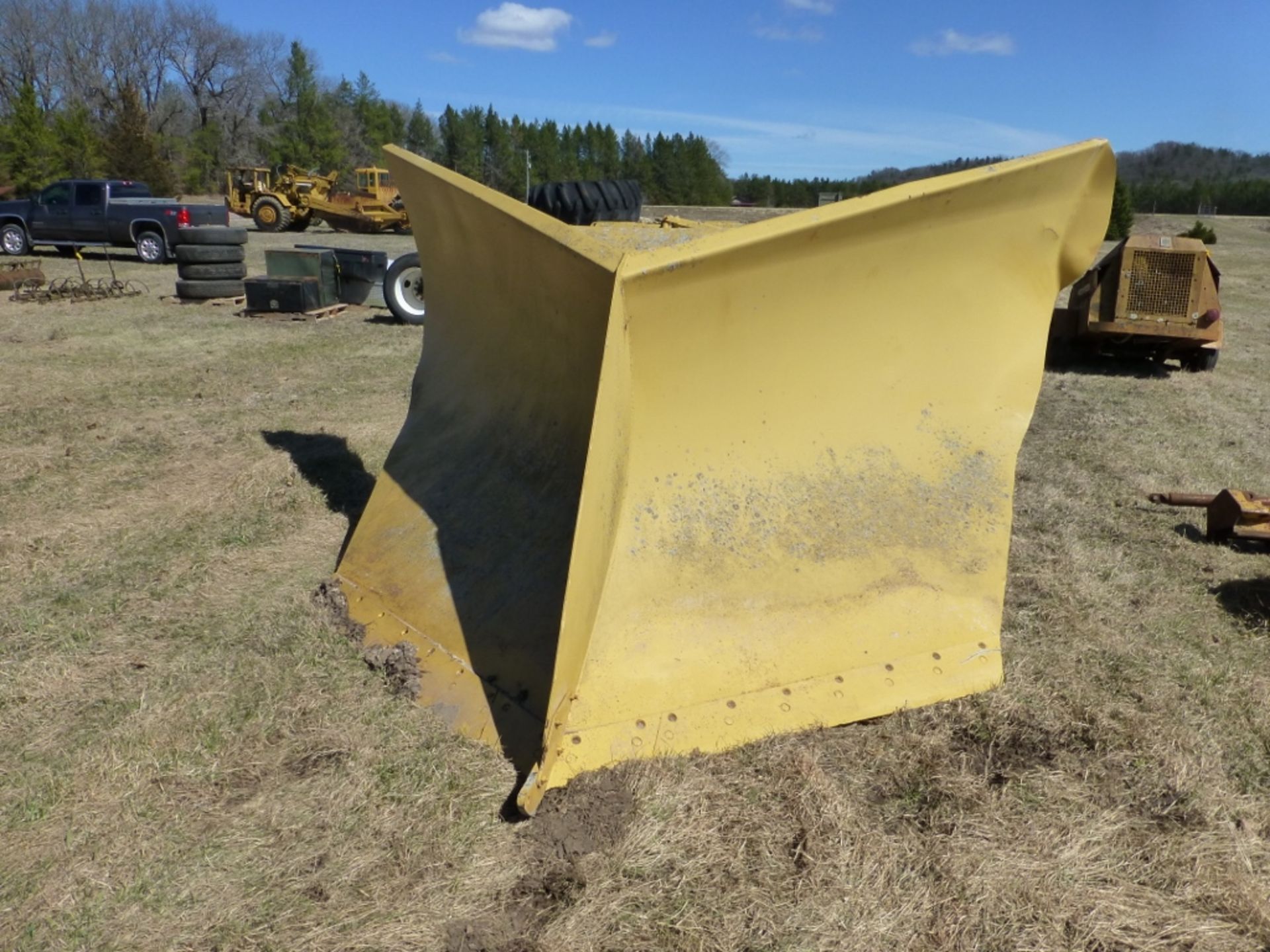 Grader front-mount Vplow off of 12F - Image 4 of 5