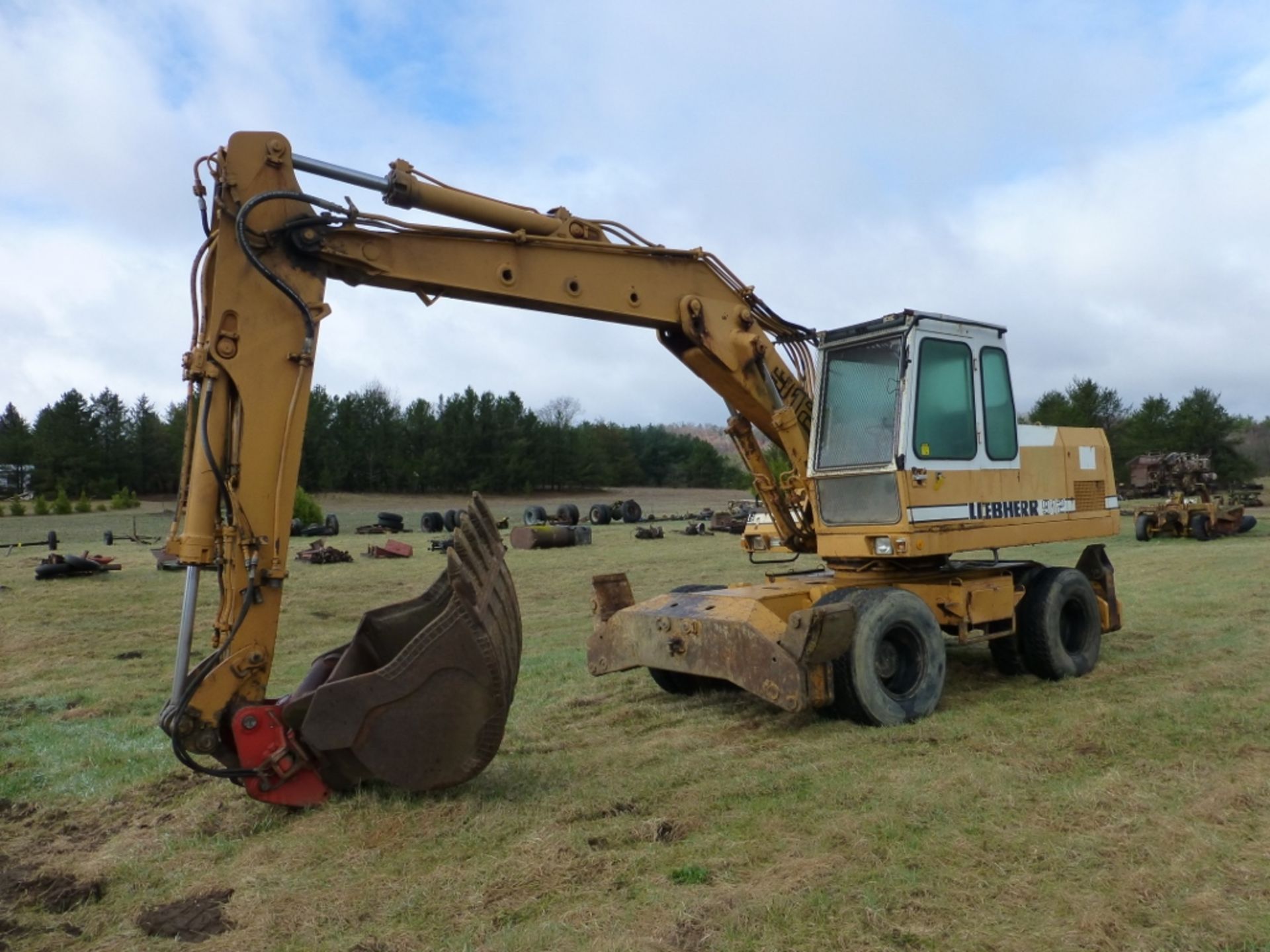 Liebherr 912 wheel excavator