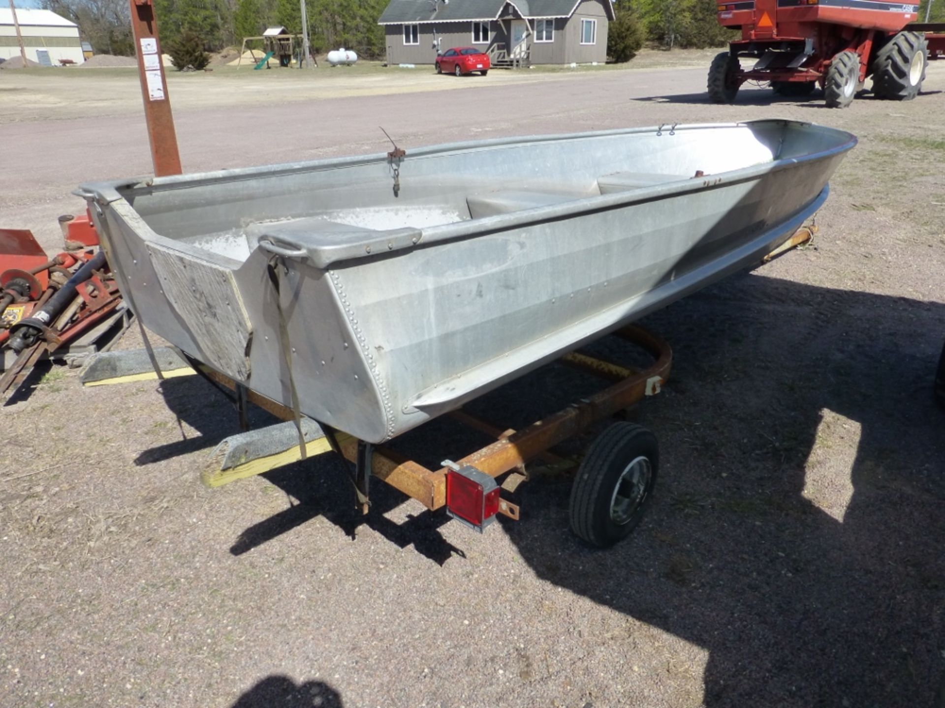 Aluminum fishing boat w/ trailer, no registration. - Image 6 of 6