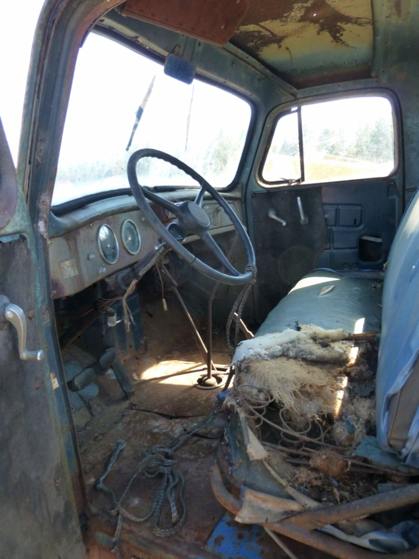1950 IH L150 Cab and Chassi - Image 3 of 10