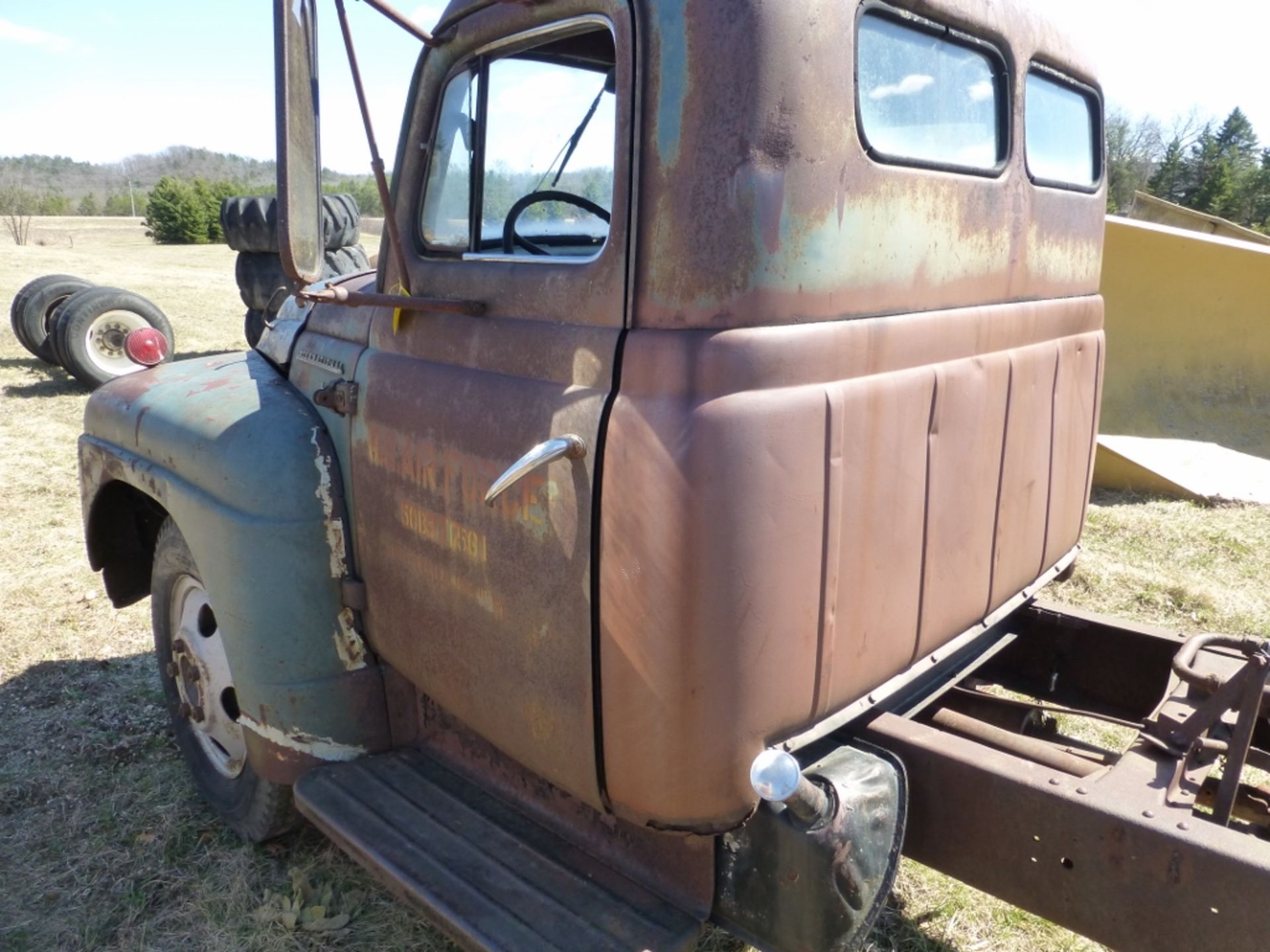 1950 IH L150 Cab and Chassi - Image 9 of 10