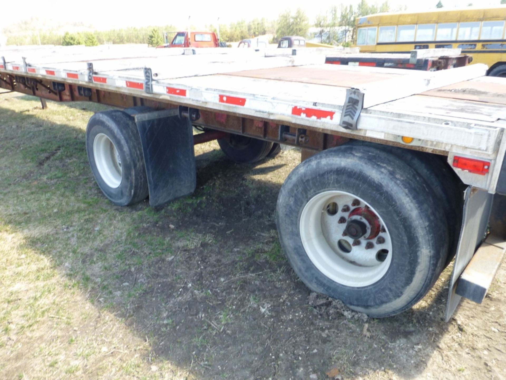 2000 transcraft 48’ flat, steel-aluminum combo, spread axle. - Image 10 of 10