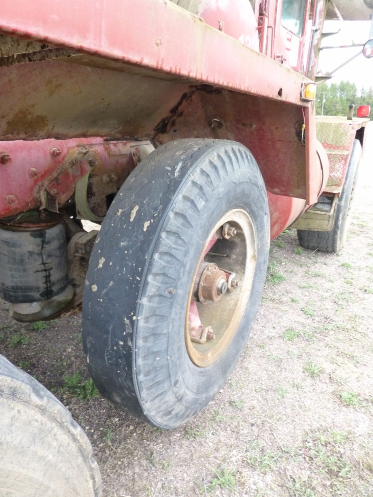 Advance front-discharge ready-mix truck, auto transmission, Cummins dsl, dual lift axles - Image 2 of 40