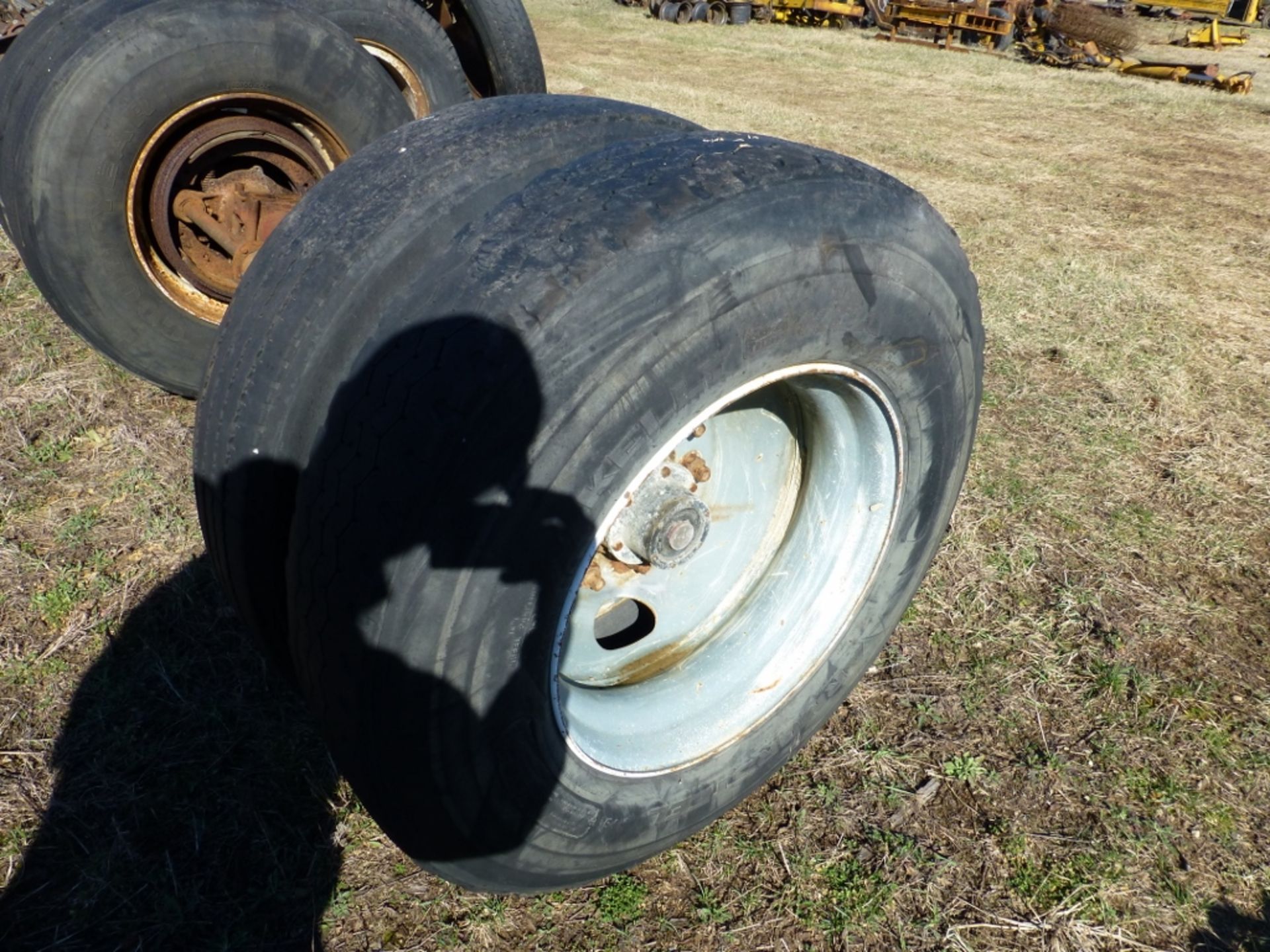 heavy duty axle w tires and wheels - Image 4 of 5