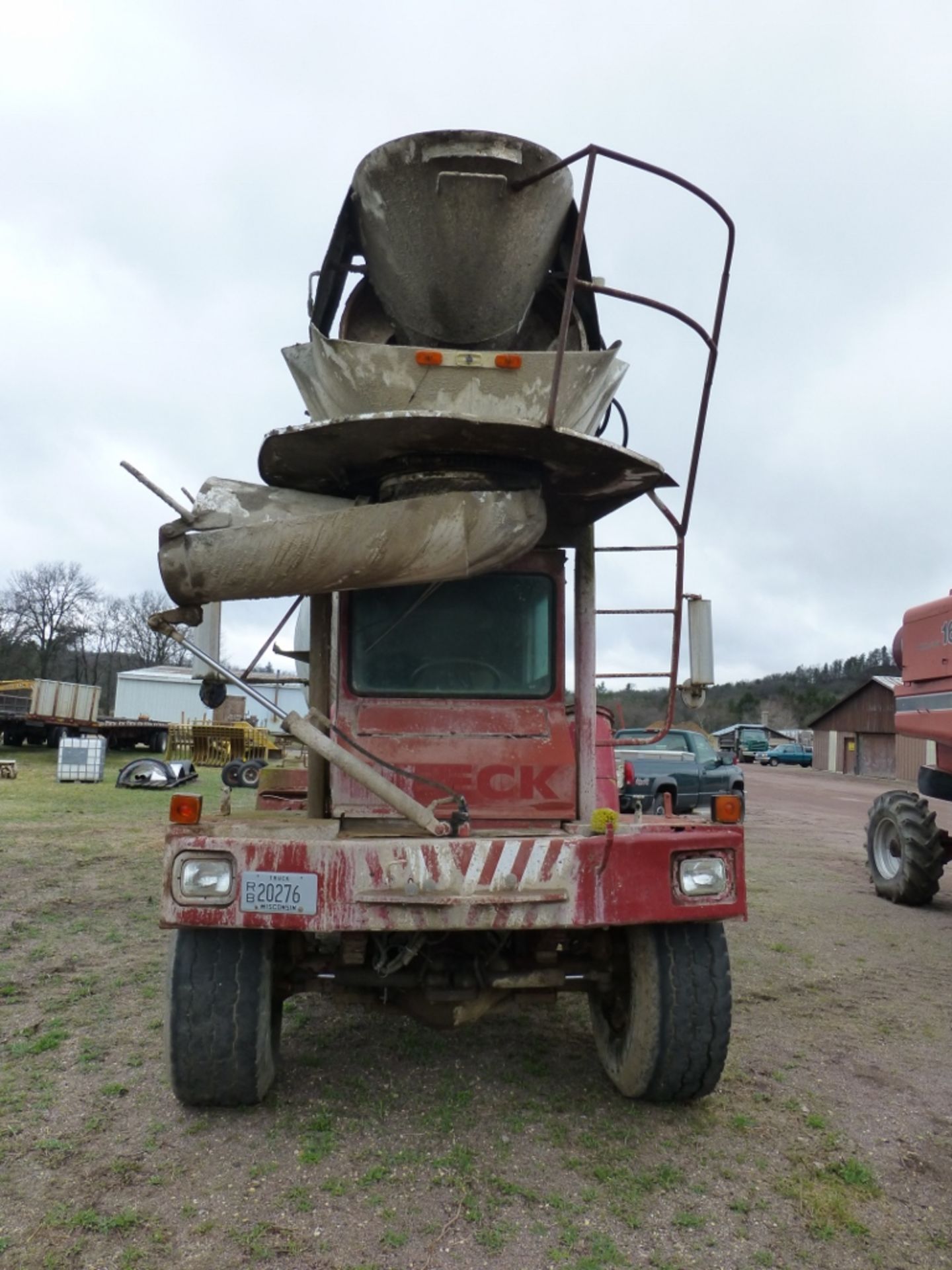 Advance front-discharge ready-mix truck, auto transmission, Cummins dsl, dual lift axles - Image 6 of 40
