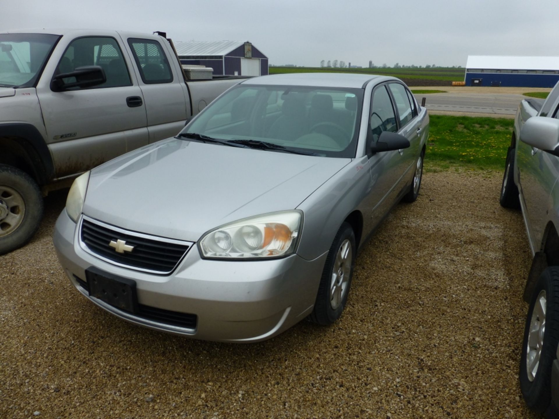 2008 Chevy Malibu, 4 door, Sedan, Silver, automatic transmission, 180,199 miles, unverified.  Tire