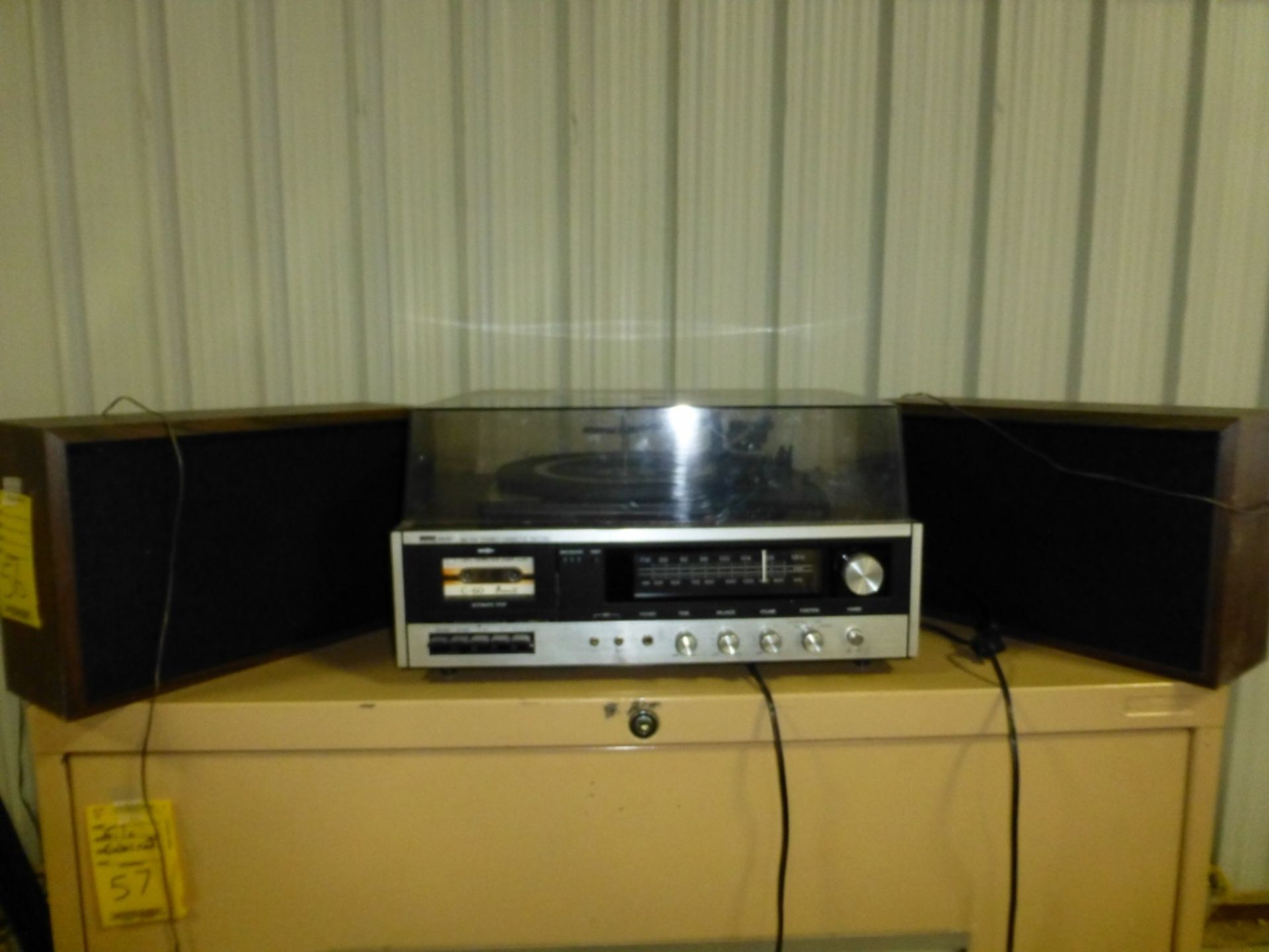 Montgomery Ward Airline am/fm stereo/cassette/record player with speakers - Image 3 of 3