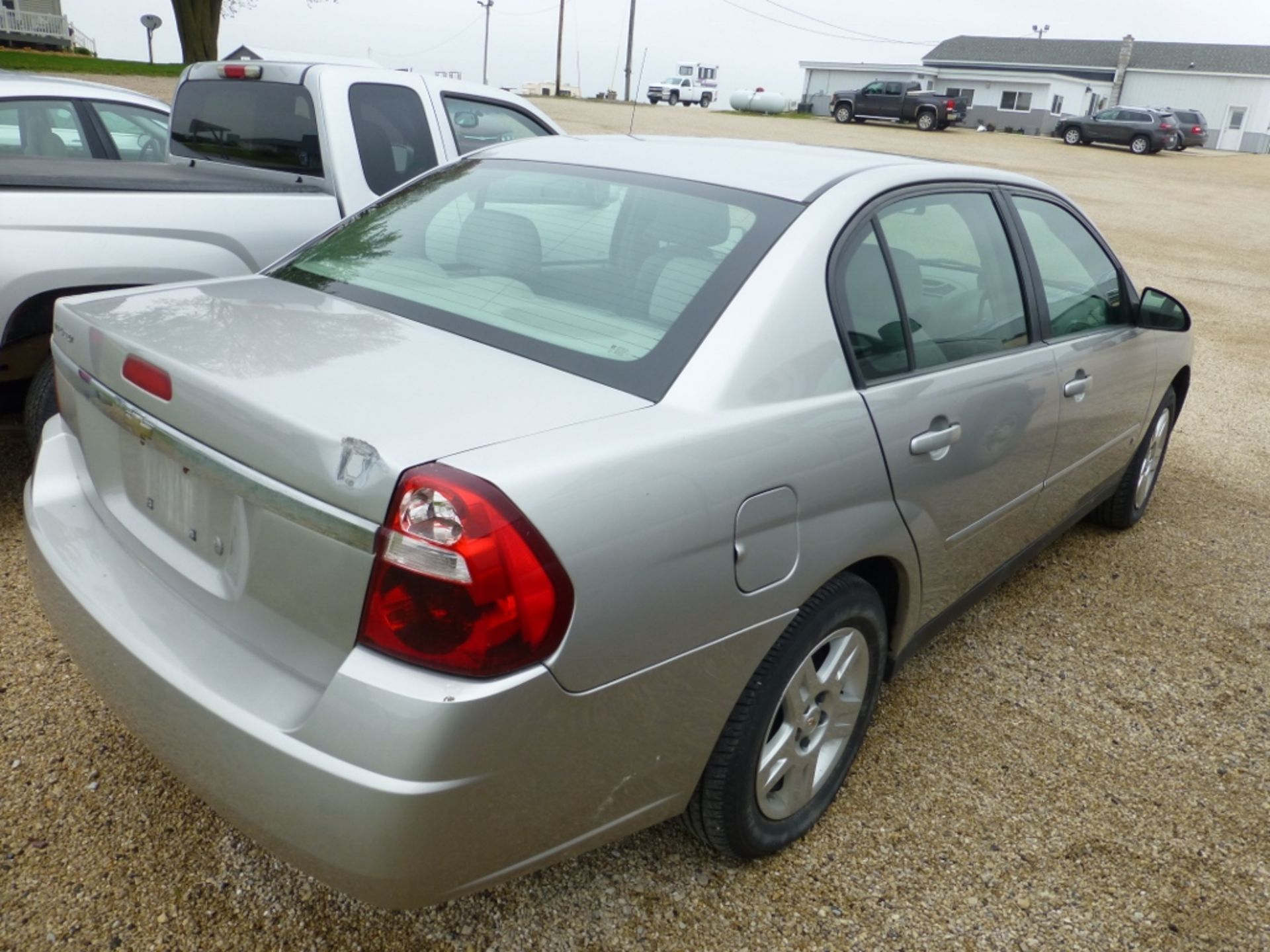 2008 Chevy Malibu, 4 door, Sedan, Silver, automatic transmission, 180,199 miles, unverified.  Tire - Image 13 of 26