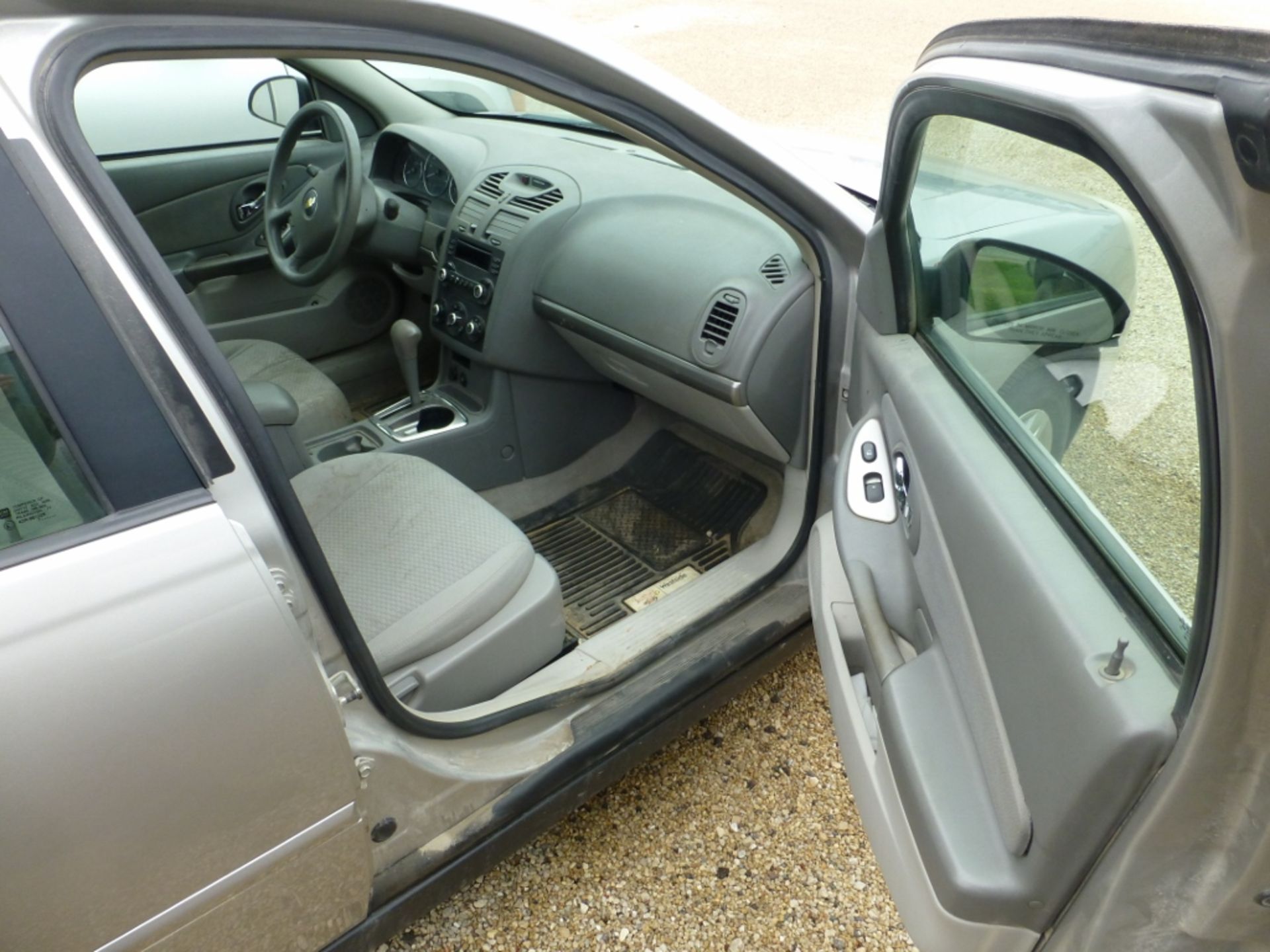 2008 Chevy Malibu, 4 door, Sedan, Silver, automatic transmission, 180,199 miles, unverified.  Tire - Image 14 of 26