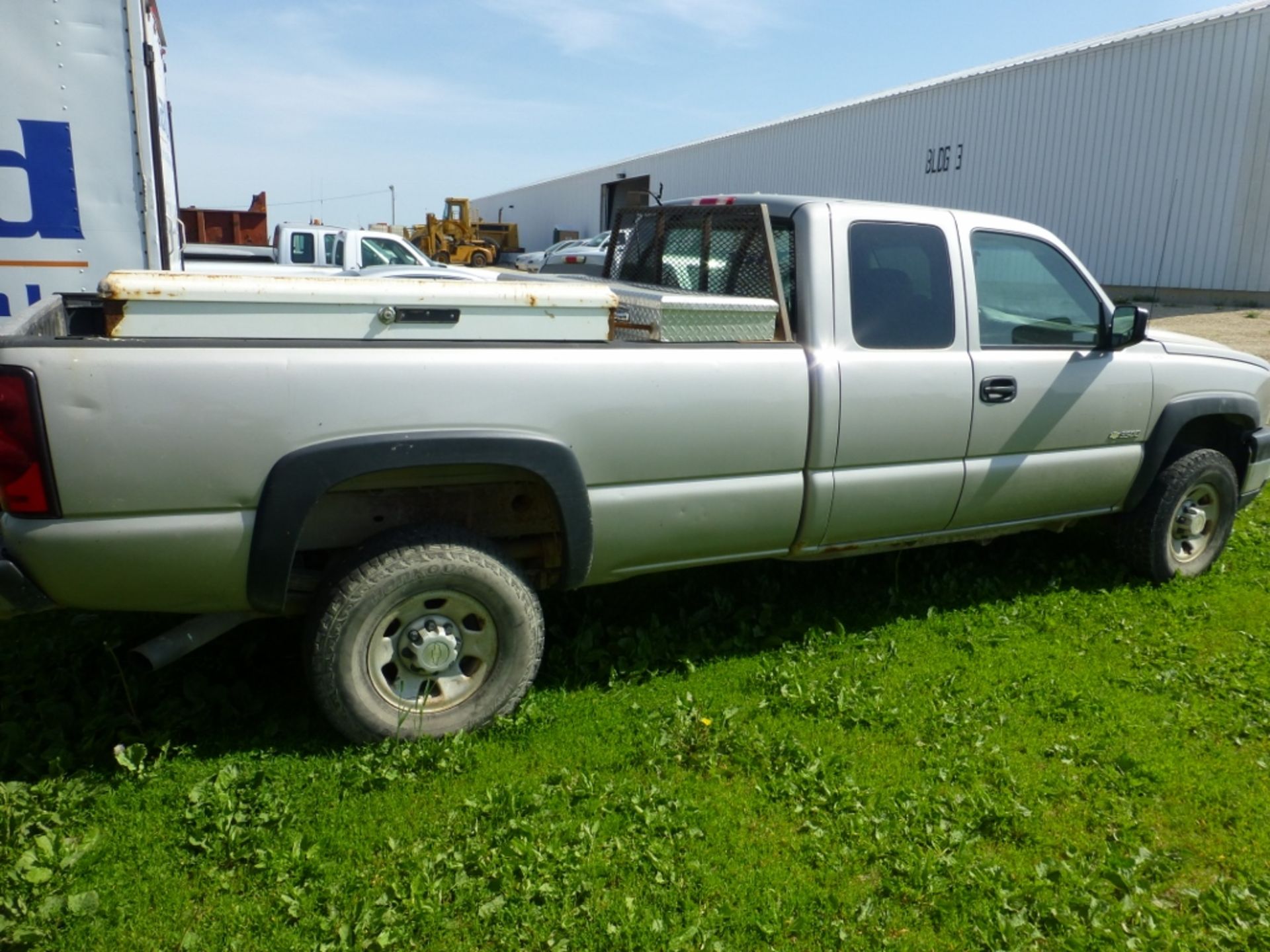 2006 Chevy 3500 extended cab, 4x2 automatic, 210,207 miles, unverified. vin:1gchc39u96e222758. - Image 9 of 19