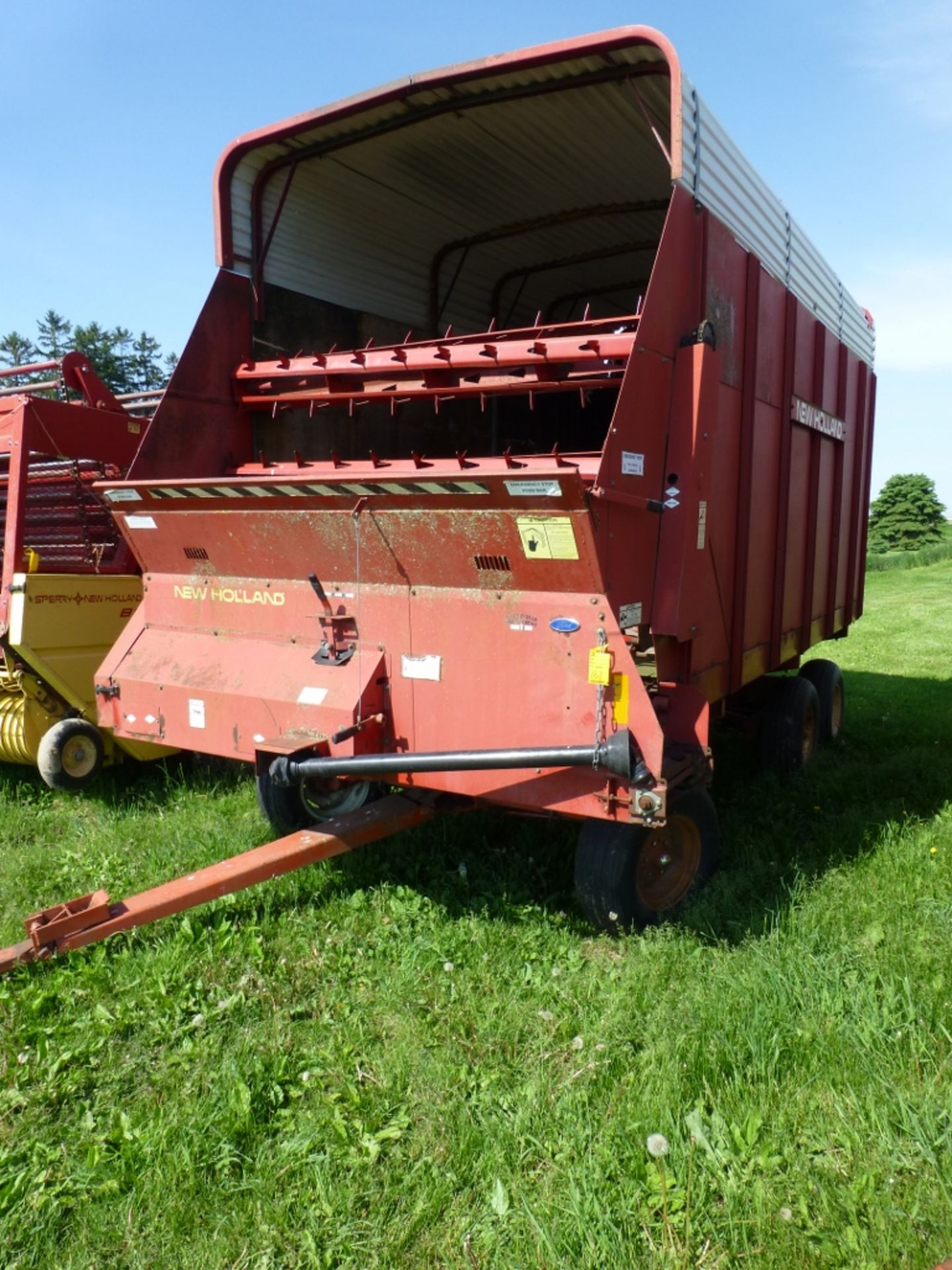 New Holland 716 forage box with Kory 6278 gear. SE:202028