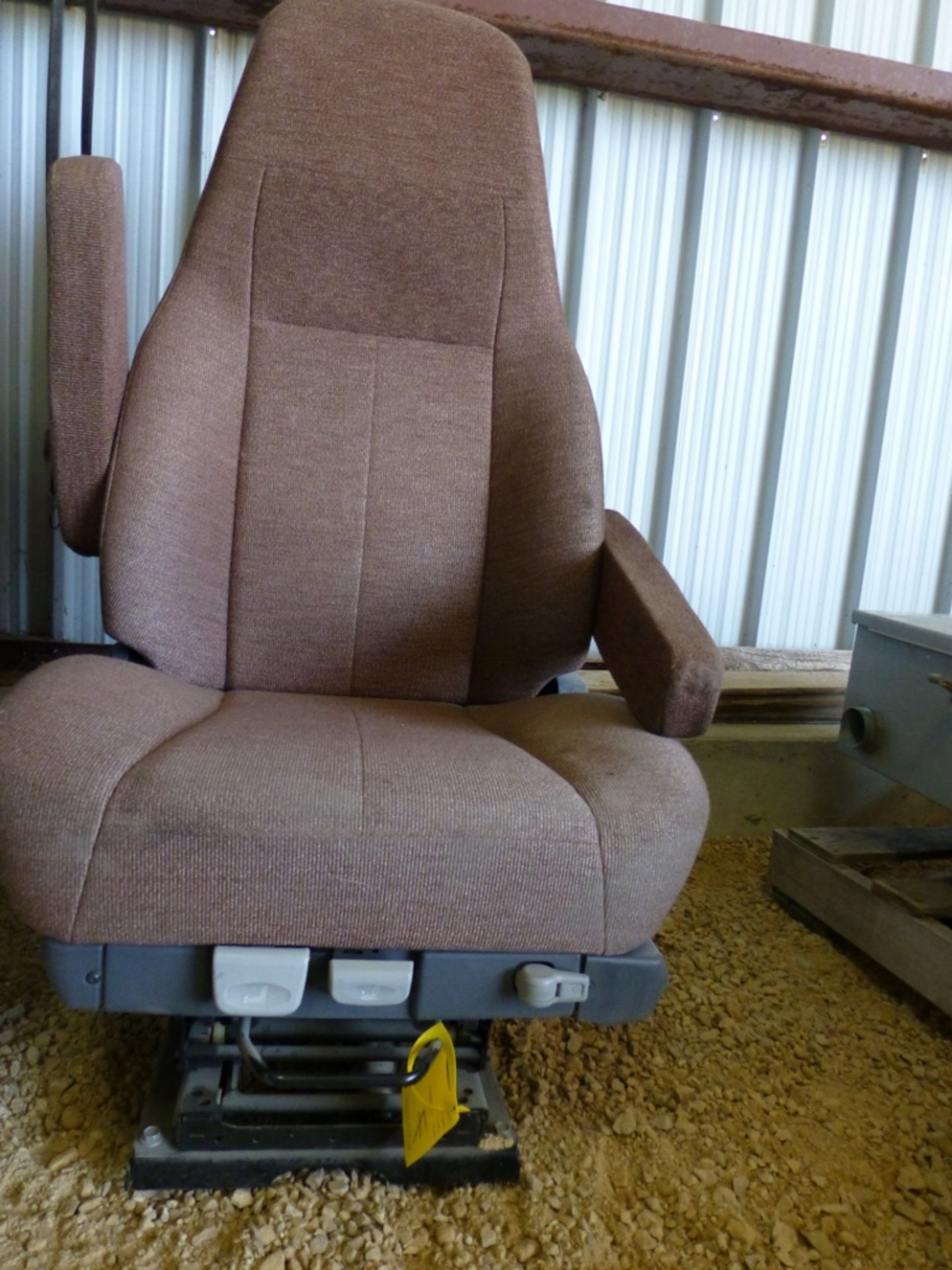 Truck seat - Image 2 of 3