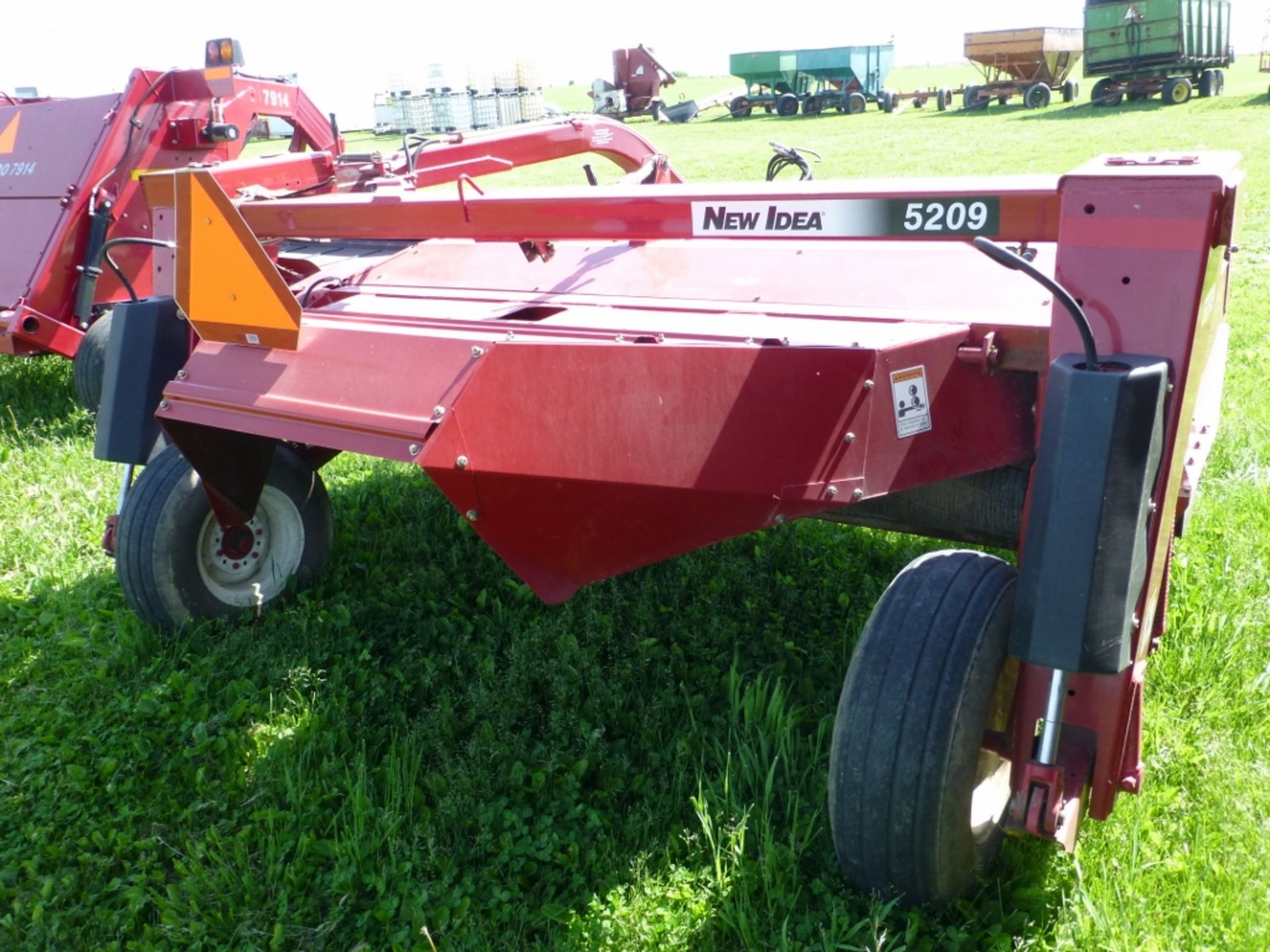 New Idea 5209 9' discbine, with rubber rolls - Image 8 of 14