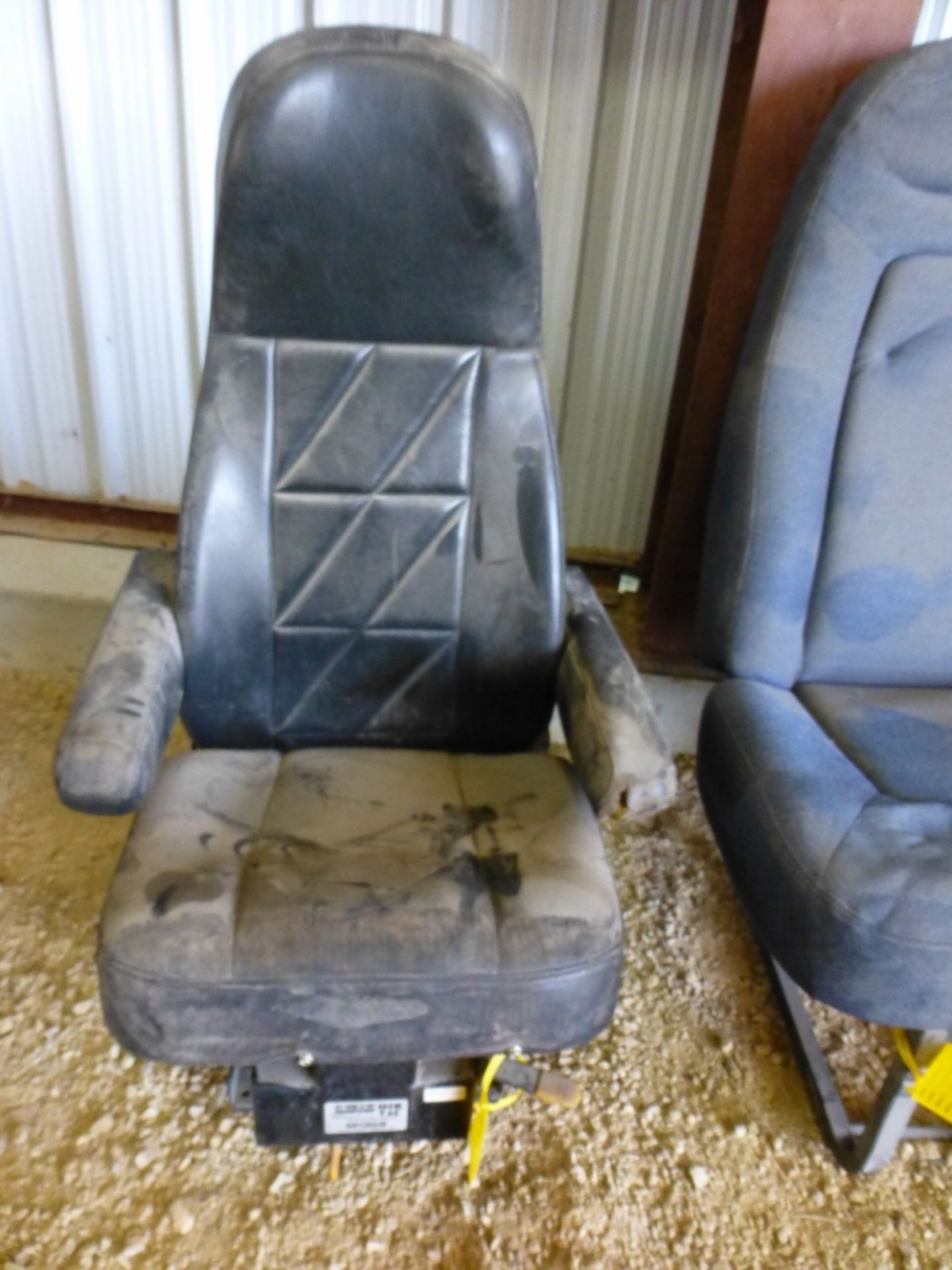 (2) truck seats - Image 3 of 4