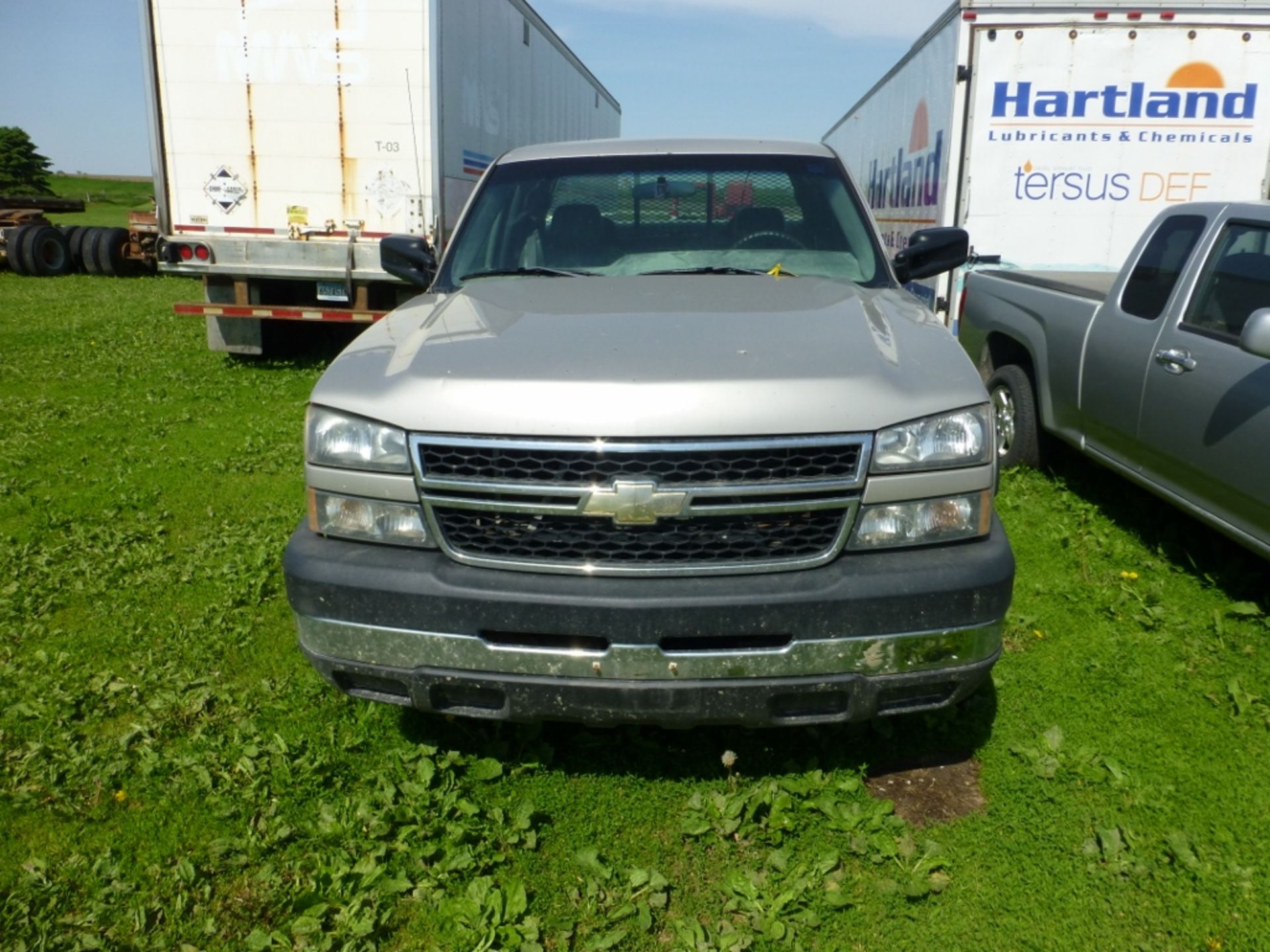 2006 Chevy 3500 extended cab, 4x2 automatic, 210,207 miles, unverified. vin:1gchc39u96e222758. - Image 5 of 19