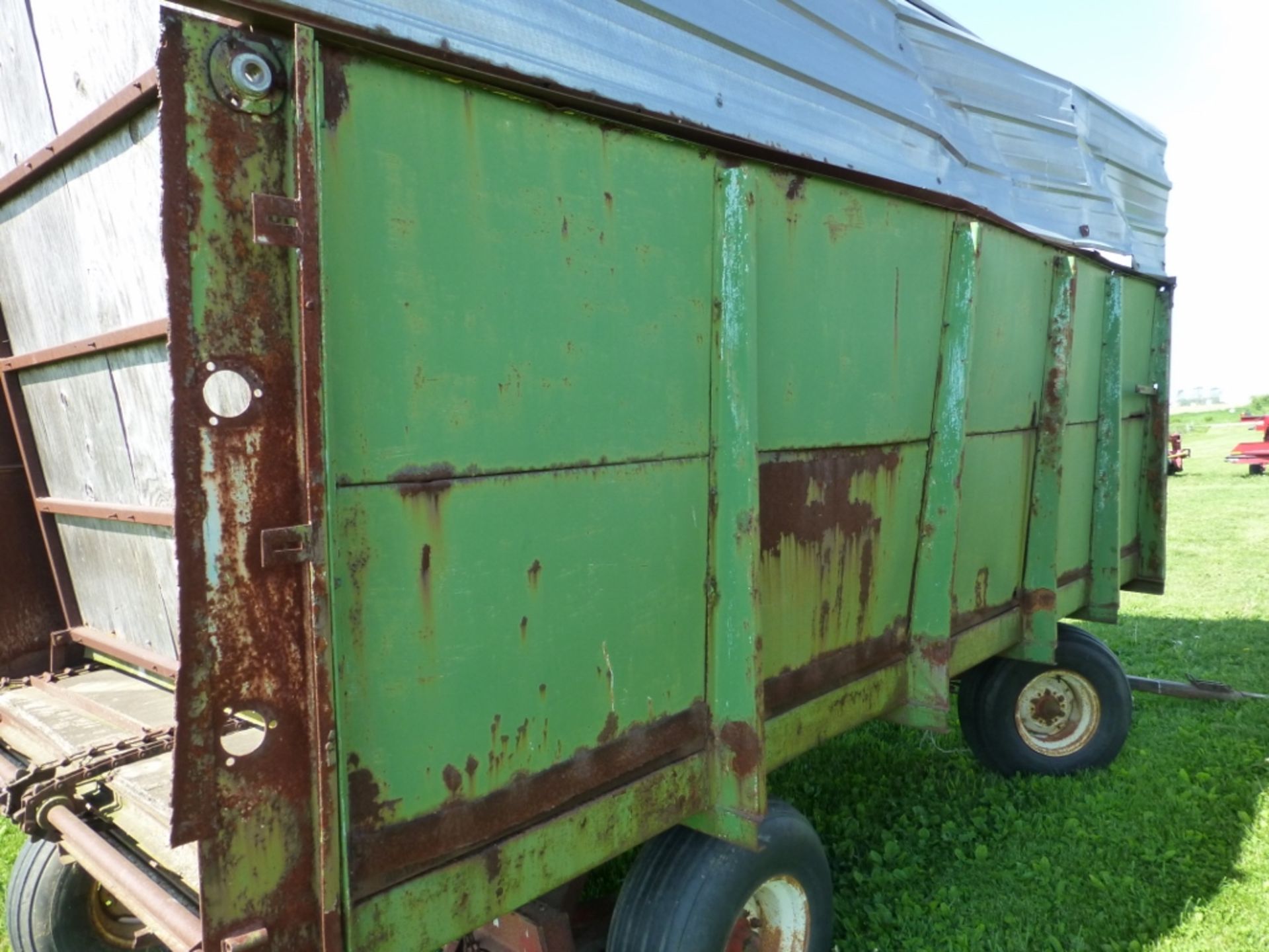 Older style forage box with Knowles running gear - Image 10 of 11