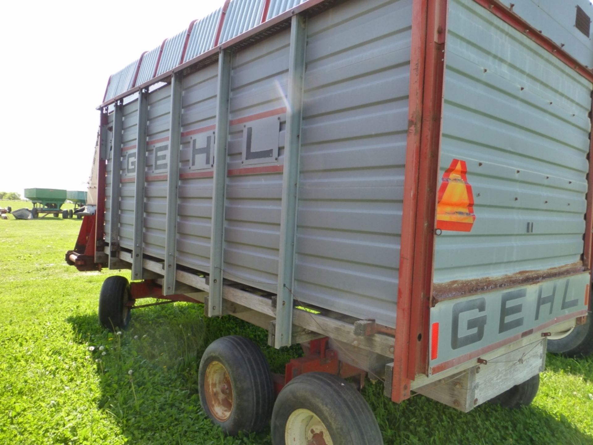 Gehl 970 forage box with Kory 6278 running gear - Image 15 of 17