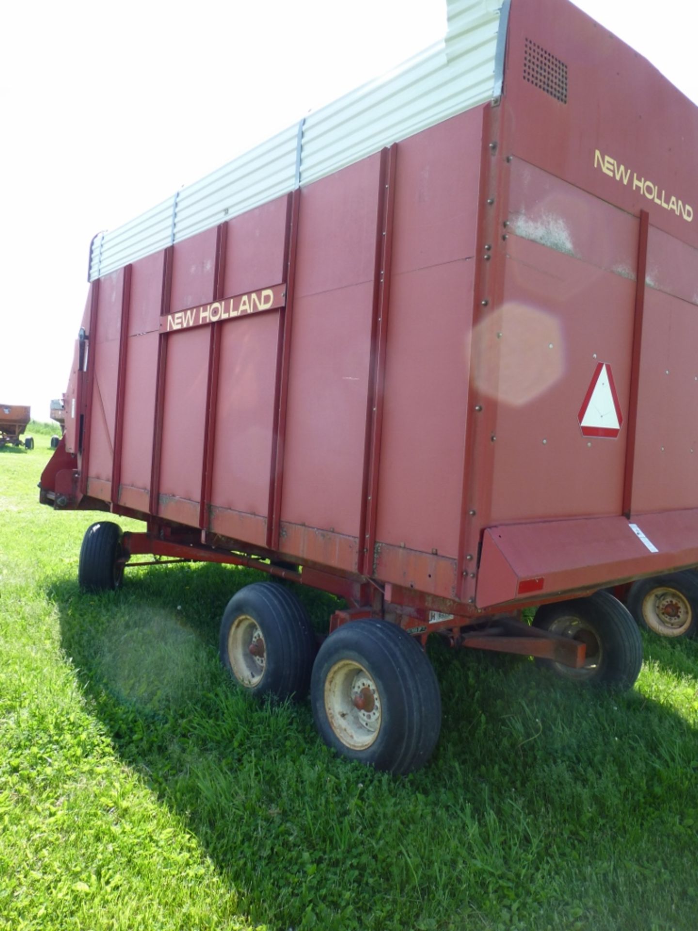 New Holland 716 forage box with Kory 6278 gear. SE:202029 - Image 6 of 19