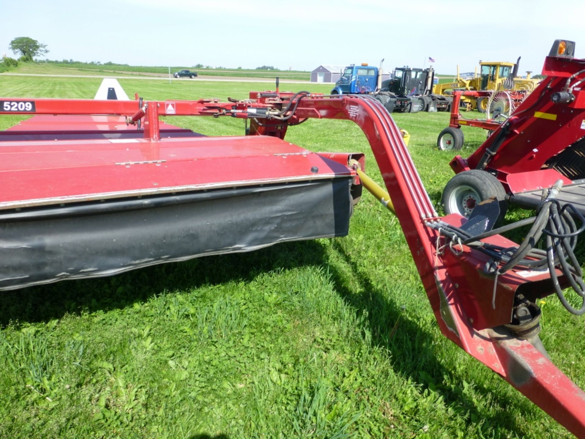 New Idea 5209 9' discbine, with rubber rolls - Image 3 of 14