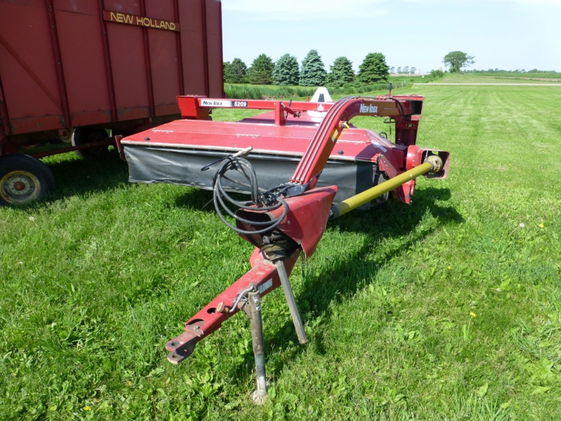 New Idea 5209 9' discbine, with rubber rolls