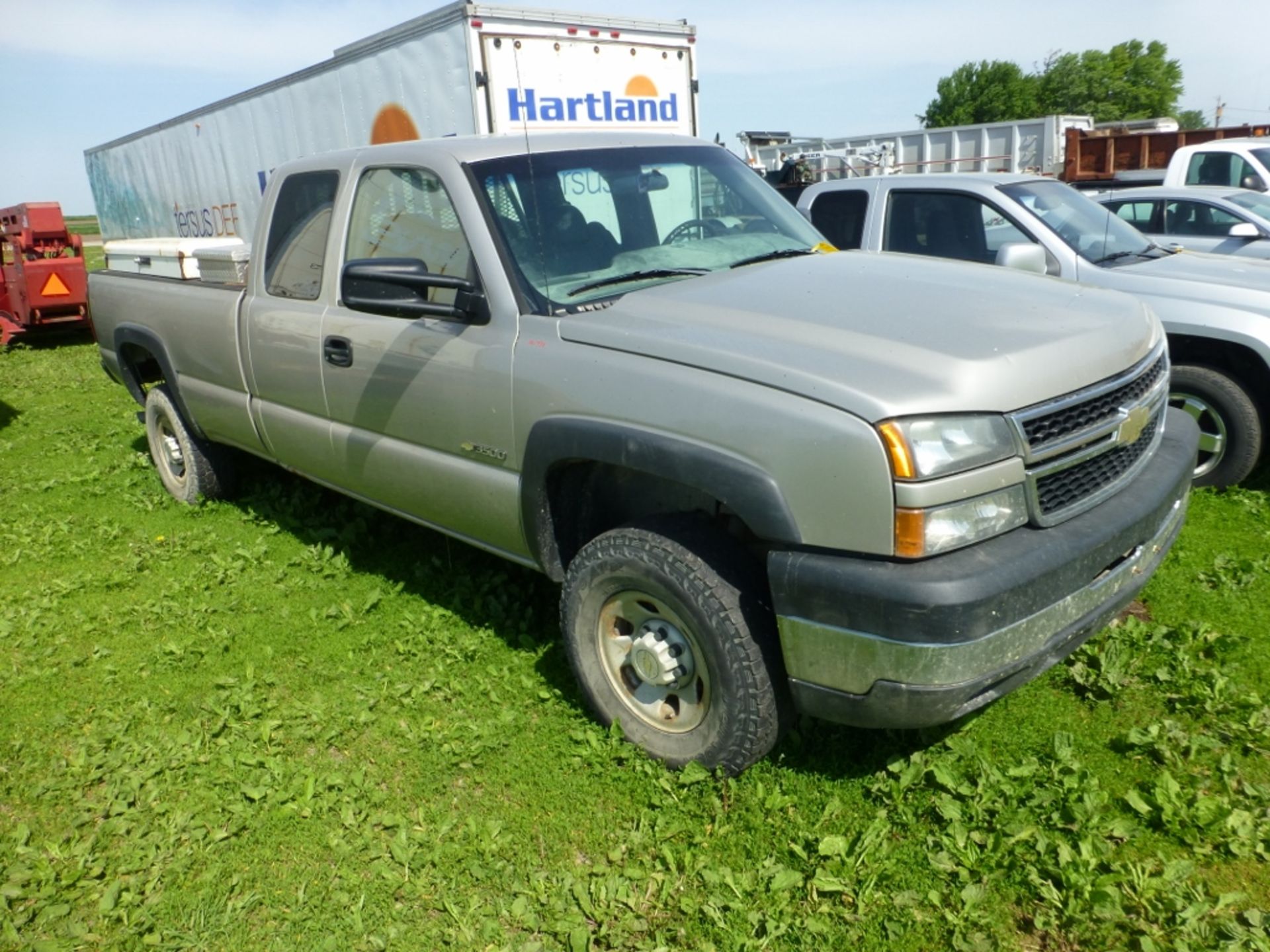 2006 Chevy 3500 extended cab, 4x2 automatic, 210,207 miles, unverified. vin:1gchc39u96e222758. - Image 6 of 19