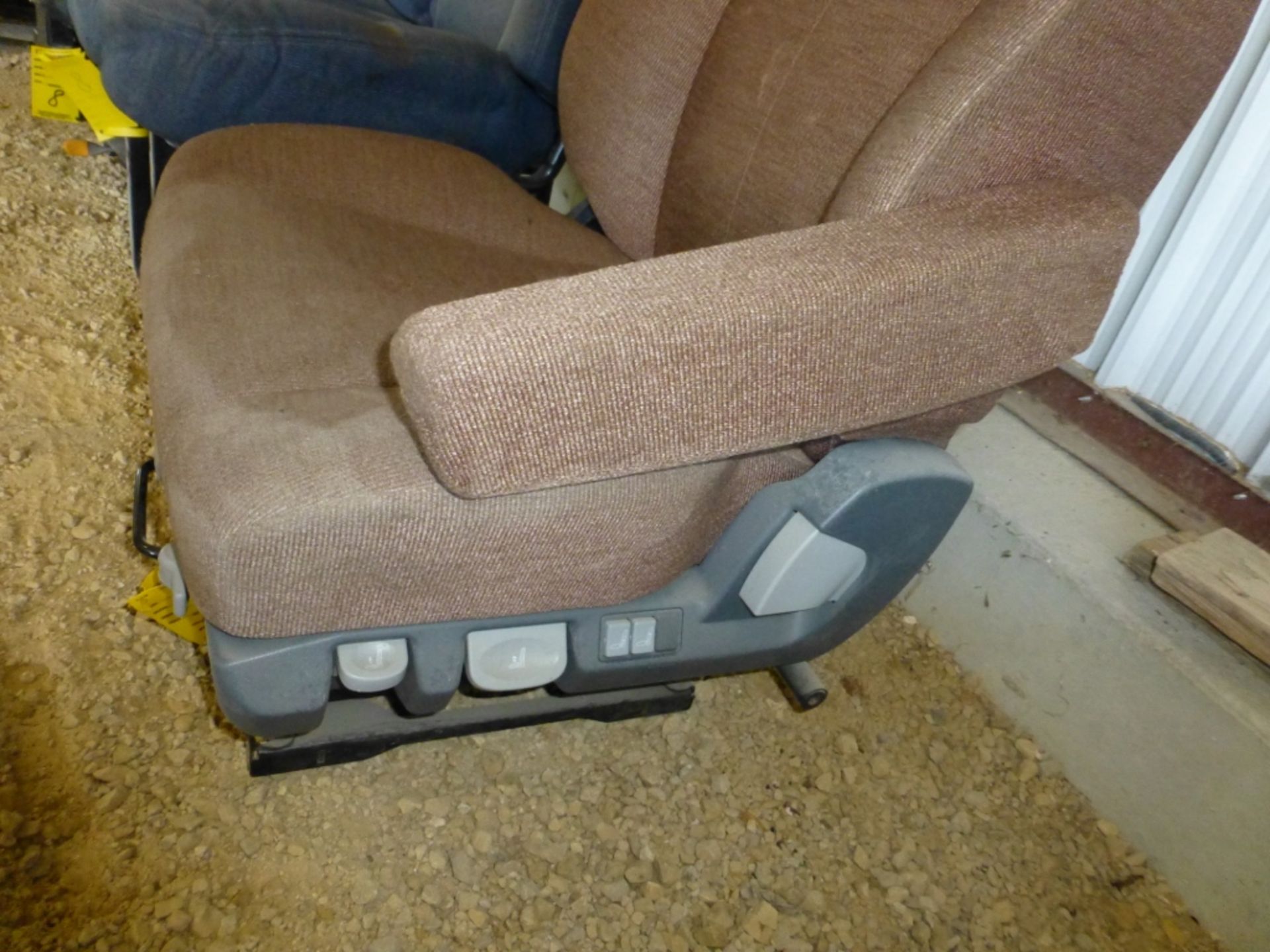 Truck seat - Image 3 of 3