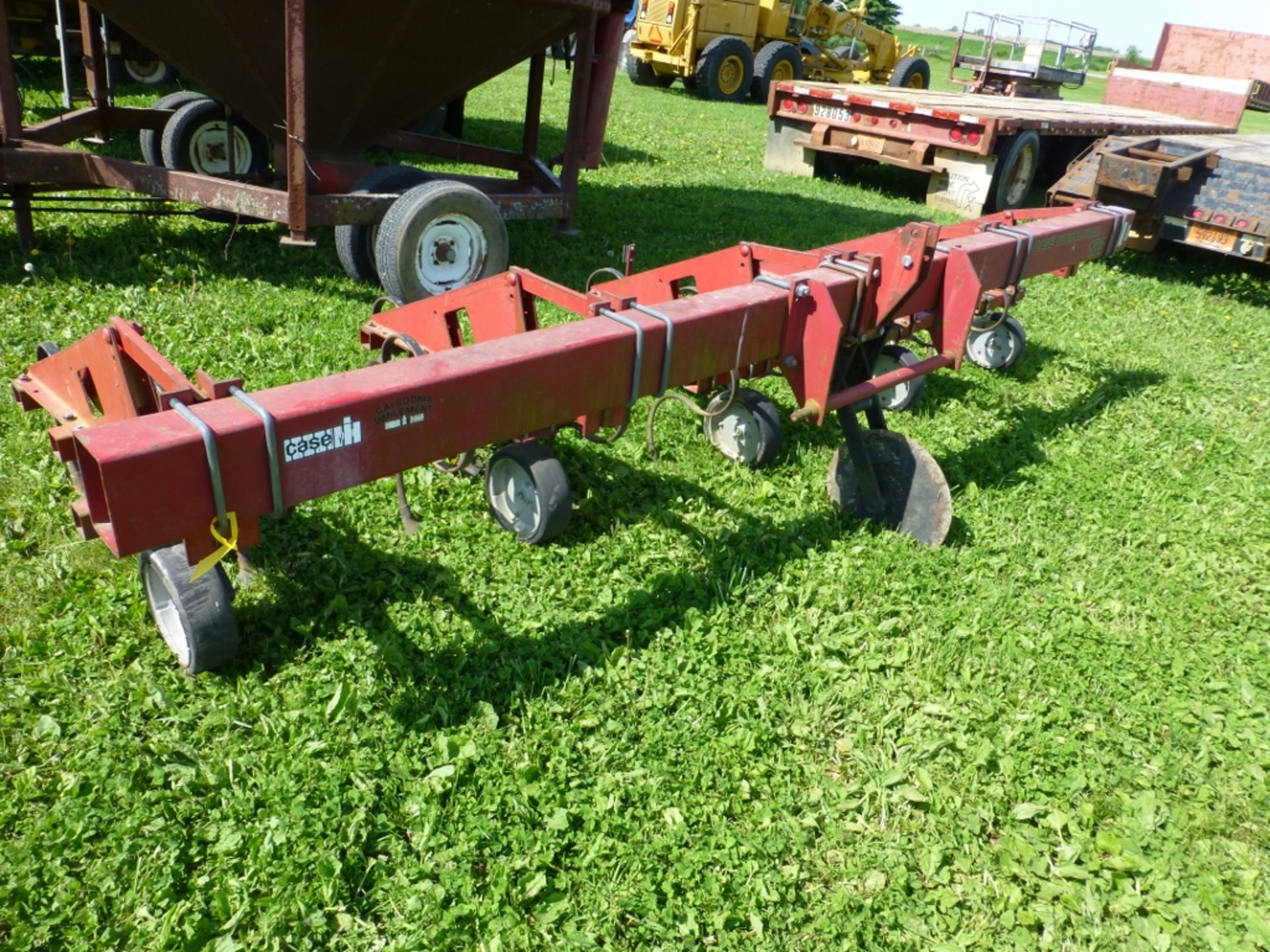 Case IH model 183, 4 row, 3pt field cultivator - Image 5 of 8