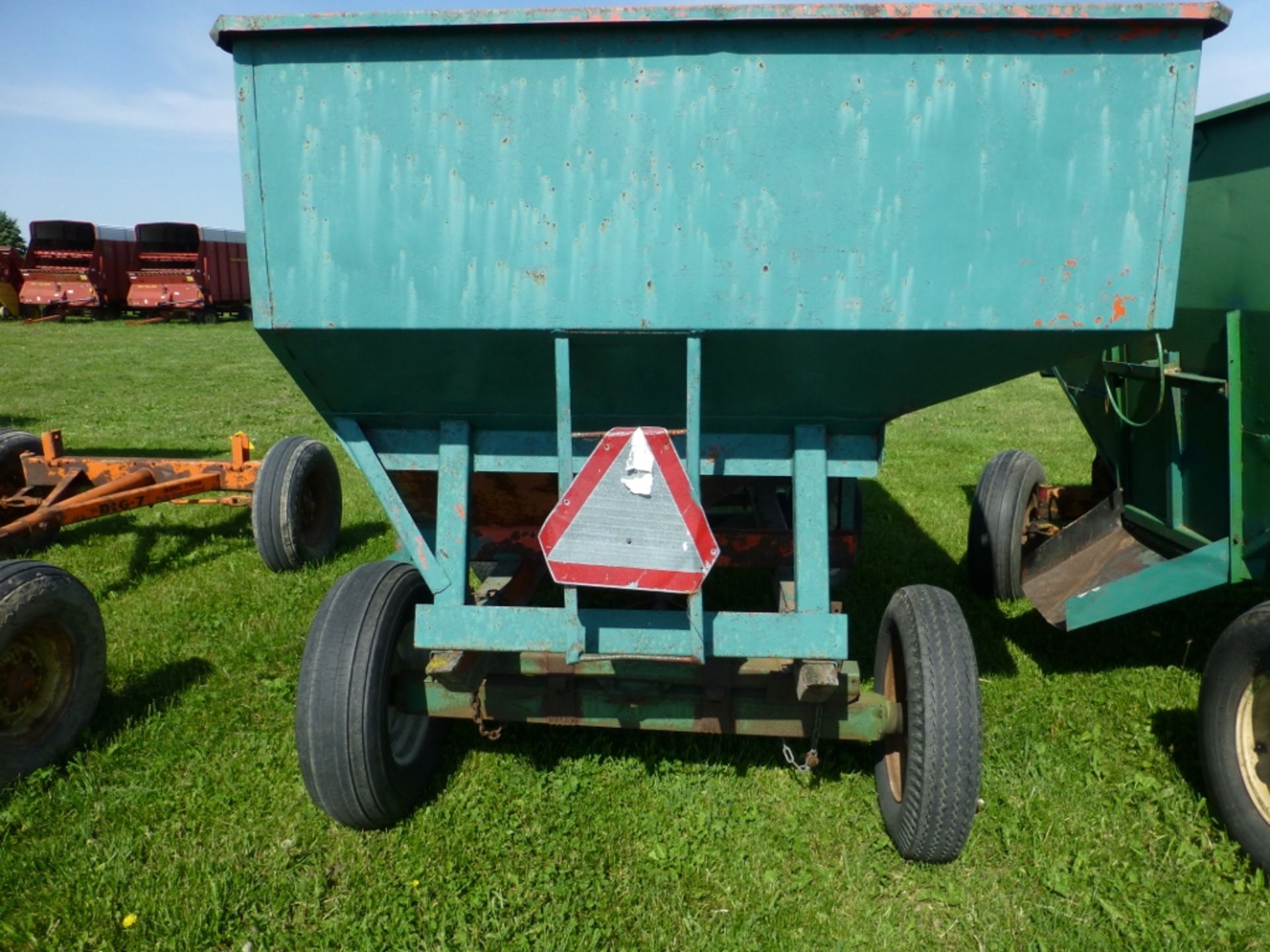 Gravity box with running gear - Image 6 of 7