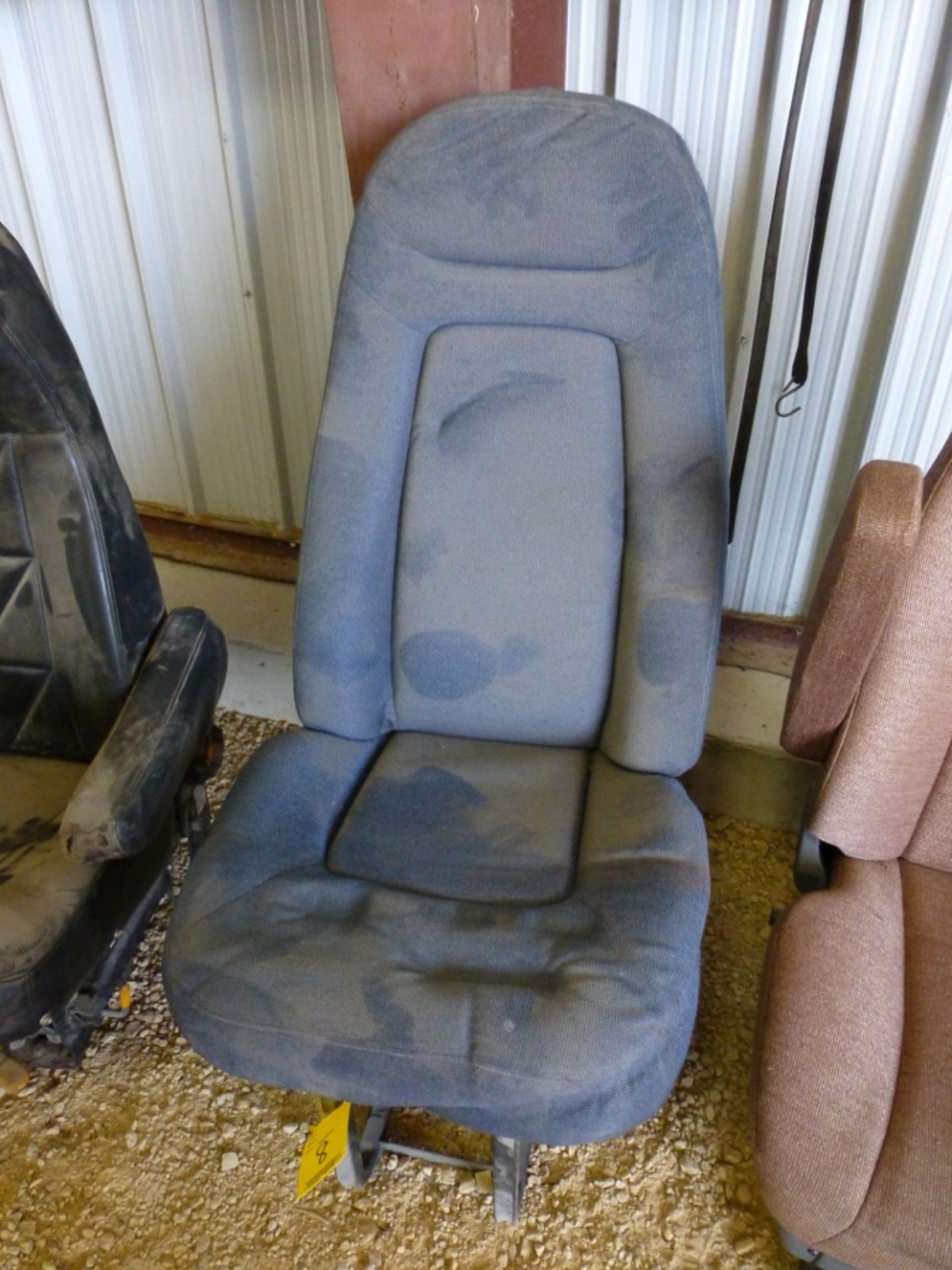 (2) truck seats - Image 2 of 4