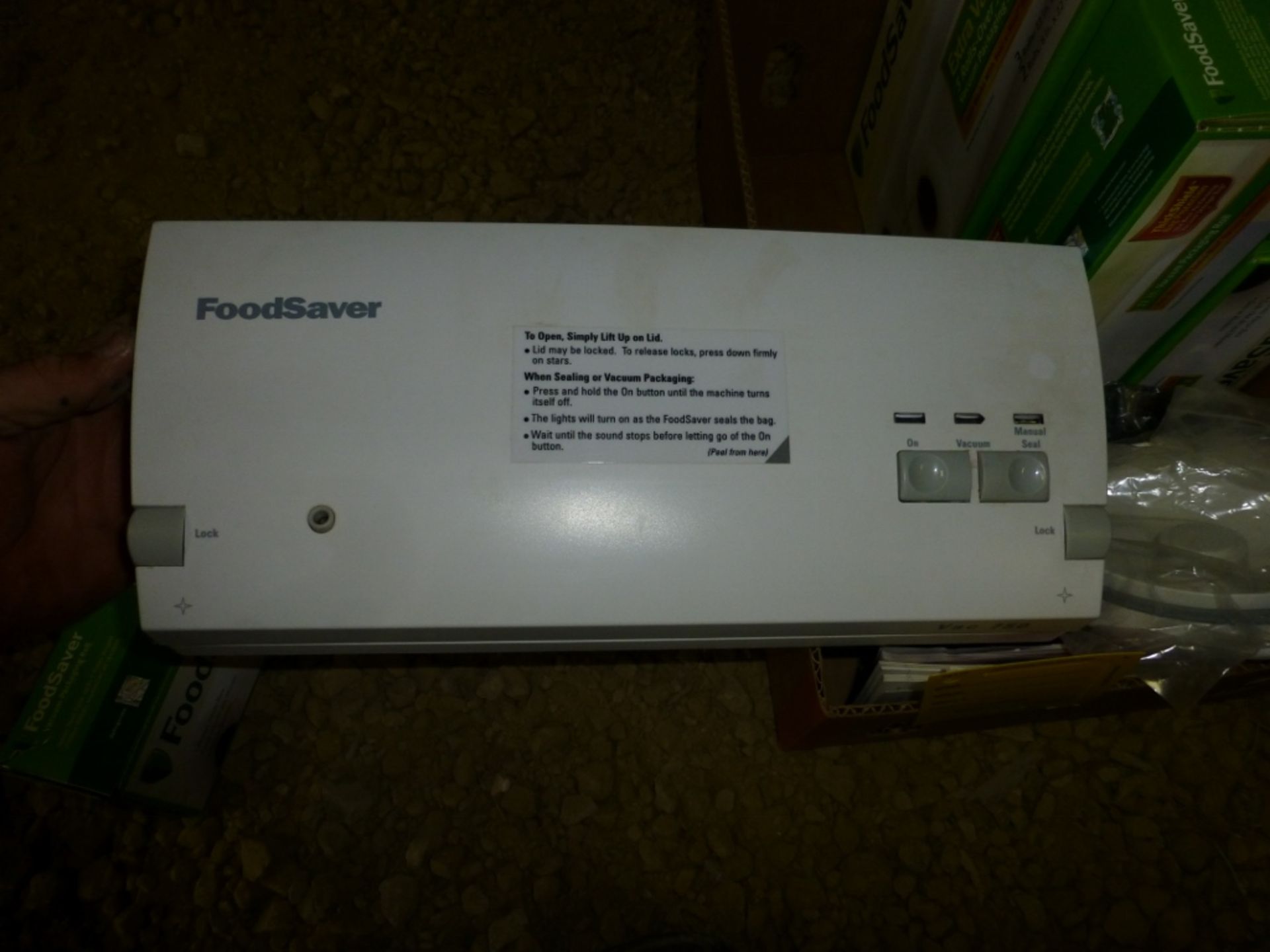 Foodsaver vacuum sealer with packaging rolls - Image 2 of 4