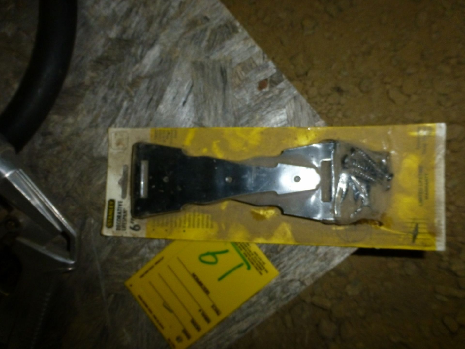 Pallet with hinge, putty, spray gun, etc. - Image 2 of 3