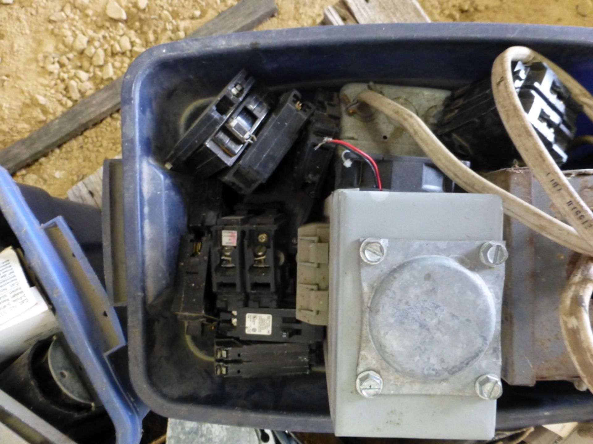 Pallet with electrical boxes, breakers, taps, etc. - Image 3 of 4