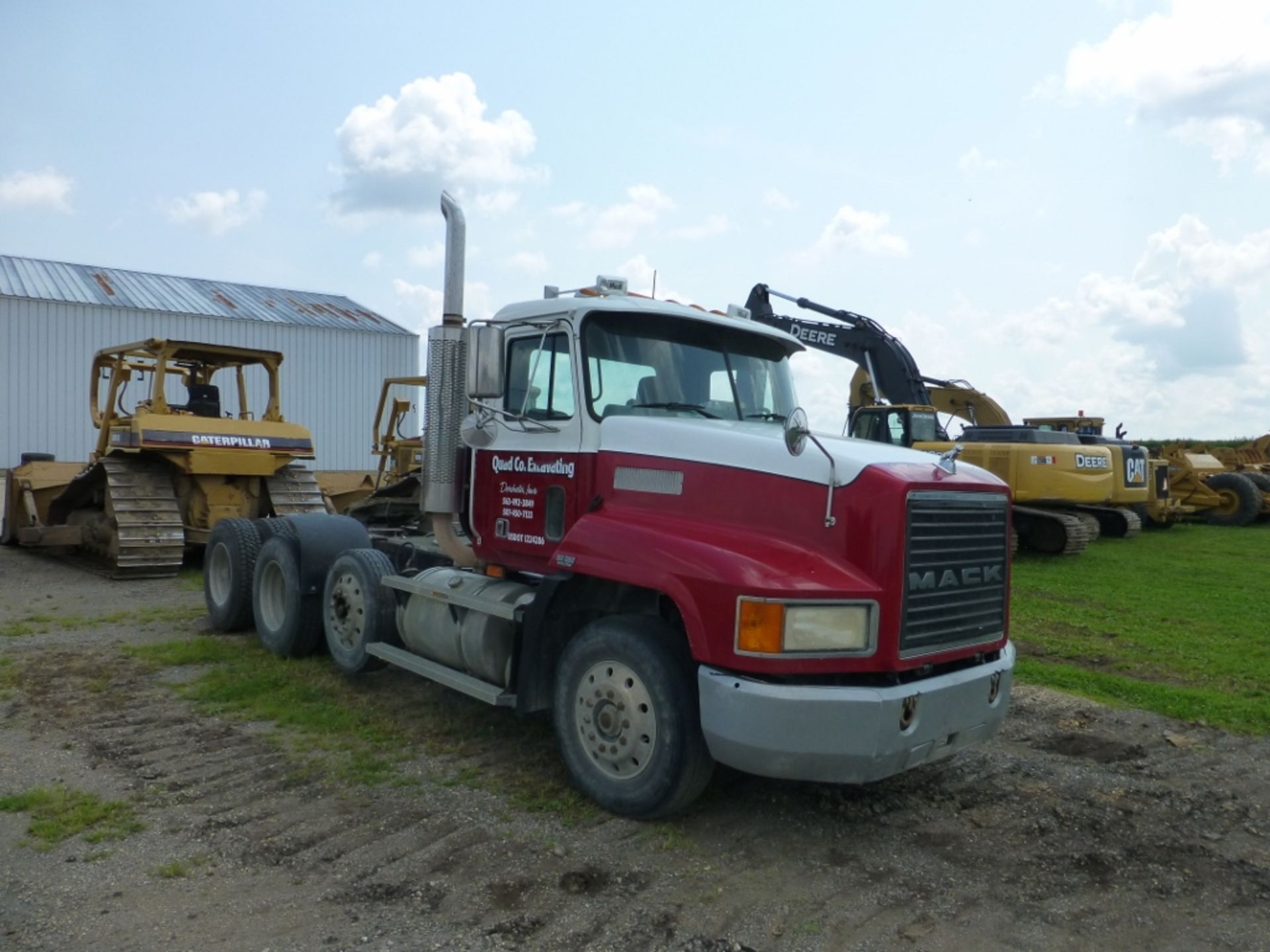 2000 Mack Truck Country 613CH, 3 axle, day cab, MaxiTorque T2090 9spd trans, Mack 335hp engine. E7- - Image 19 of 25