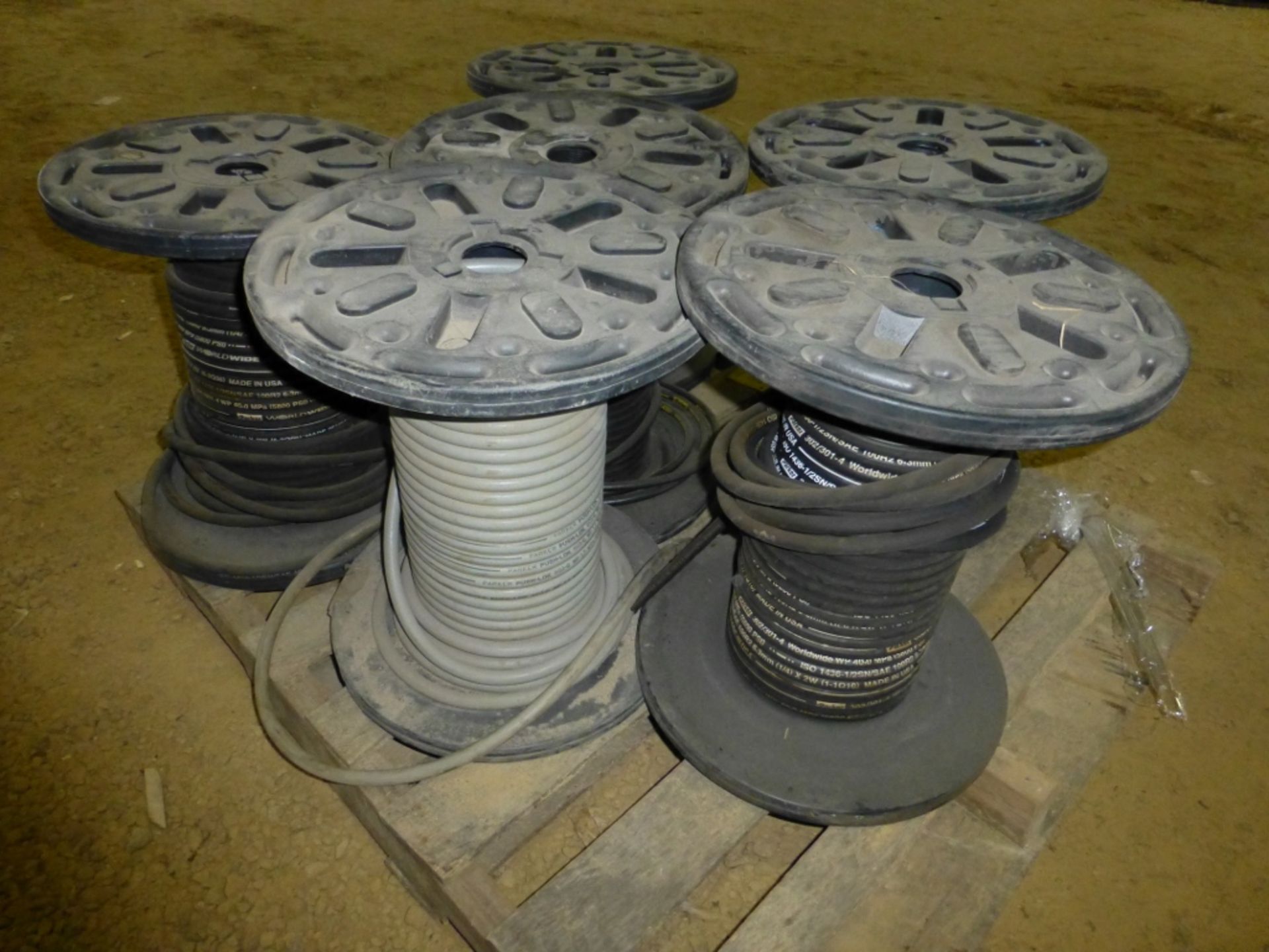 6 spool with various lengths 1/4" hydraulic hose - Image 4 of 5
