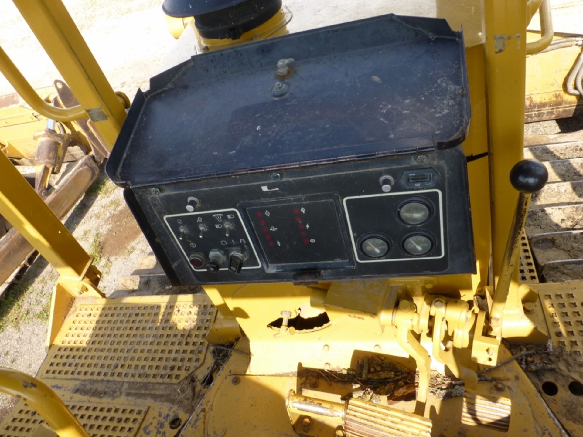 CAT D6H XL Series II, open ROPS, 30" pad. 139" blade. 17736 unverified hours. se:9kj0776 - Image 15 of 17