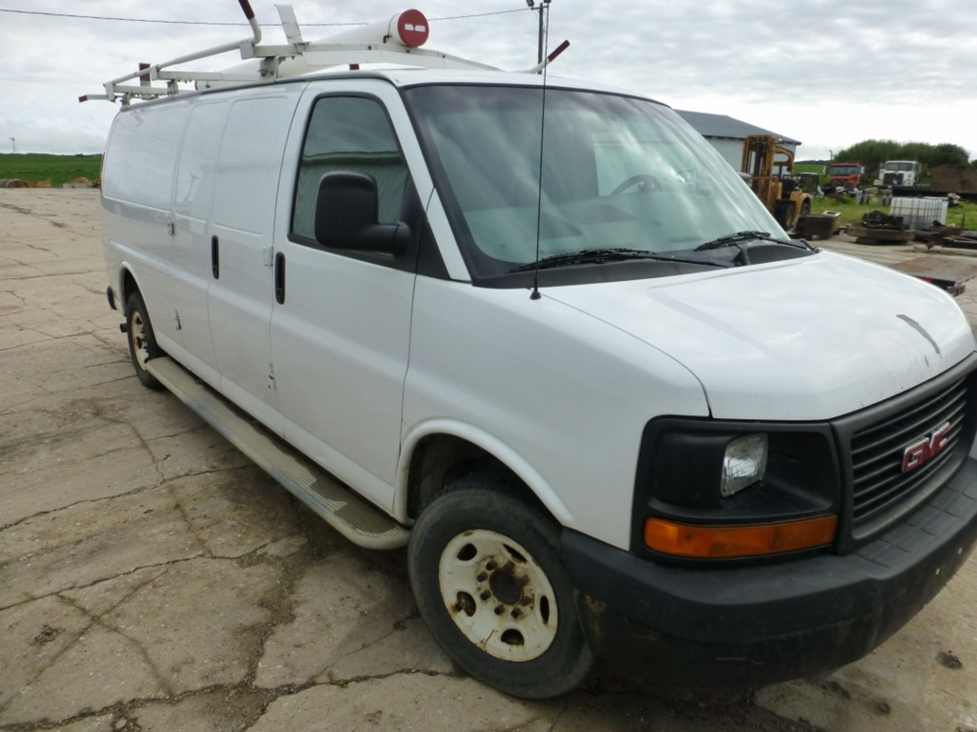 2008 GMC Cargo van, with shelf drawer units, automatic, a.c., manual windows, 254,605 unverified - Image 14 of 22